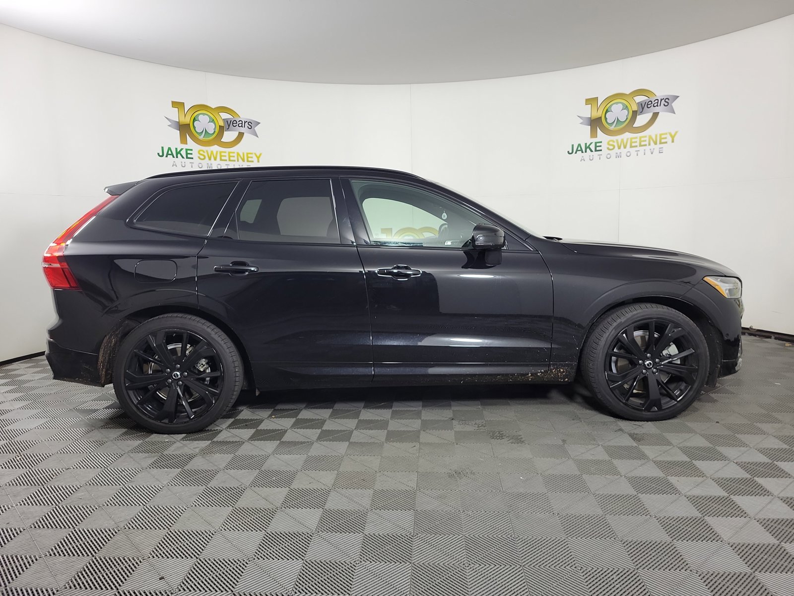 2024 Volvo XC60 Recharge Hybrid T8 eAWD Ultimate Black Edition photo 3