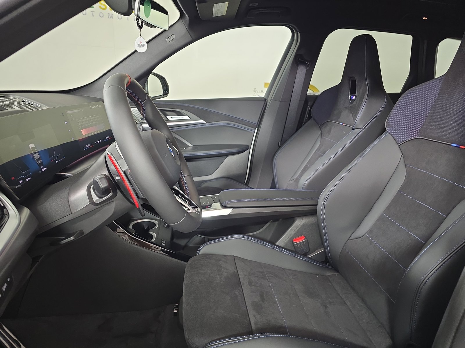 2026 BMW X1 M35i - Photo 9