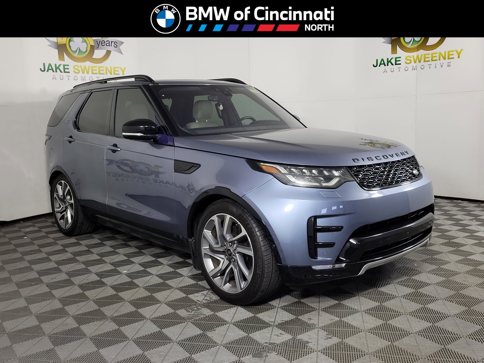 2020 Land Rover Discovery Landmark Edition's photo