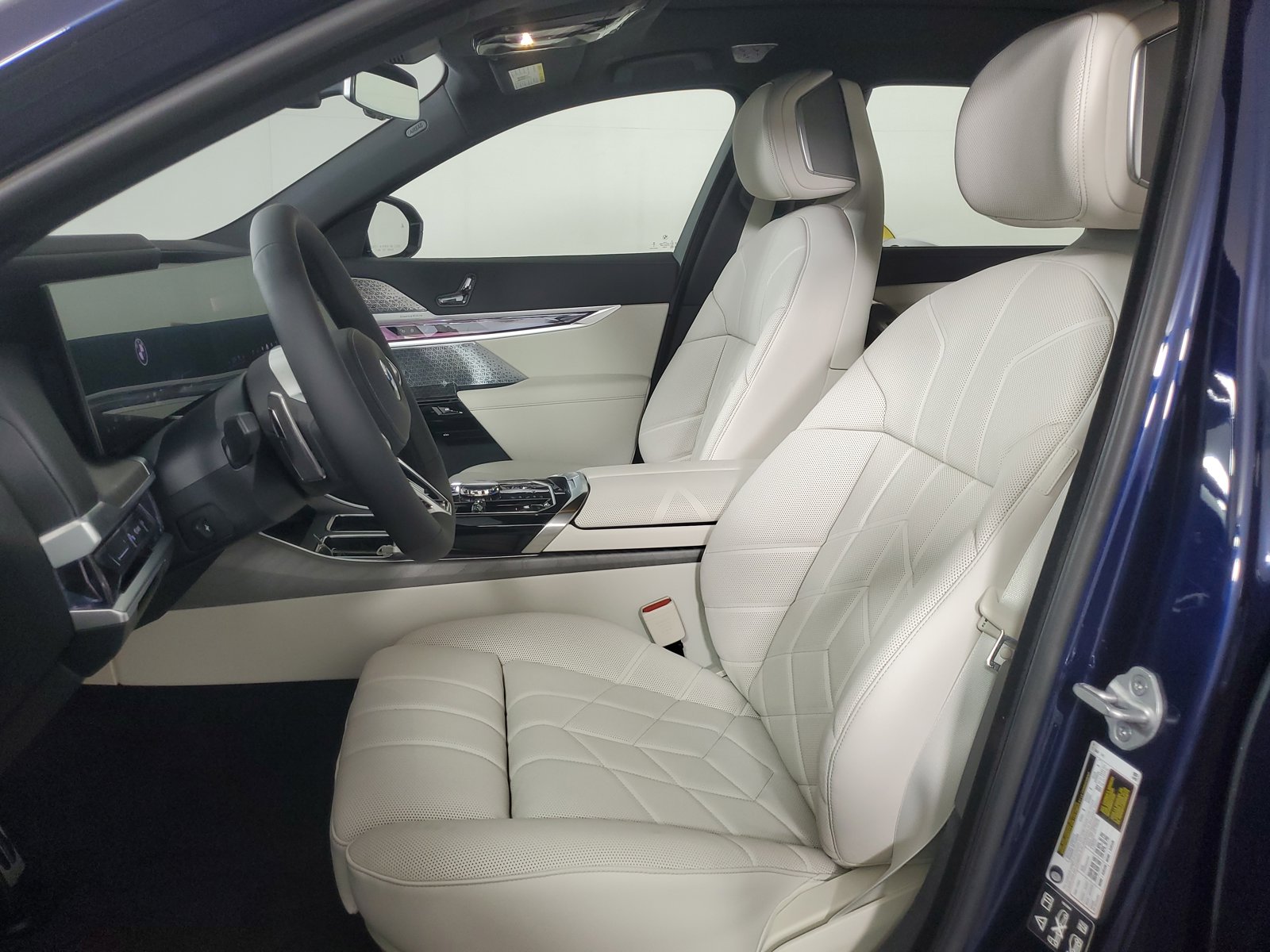 2026 BMW 7 Series 740i - Photo 9