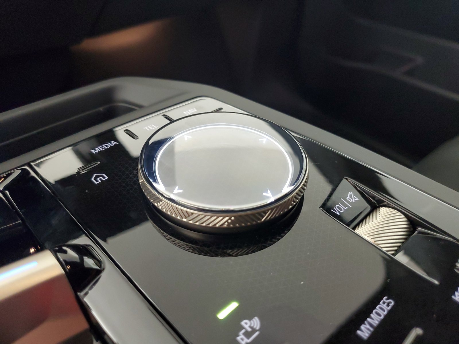 2026 BMW iX 45 - Photo 21