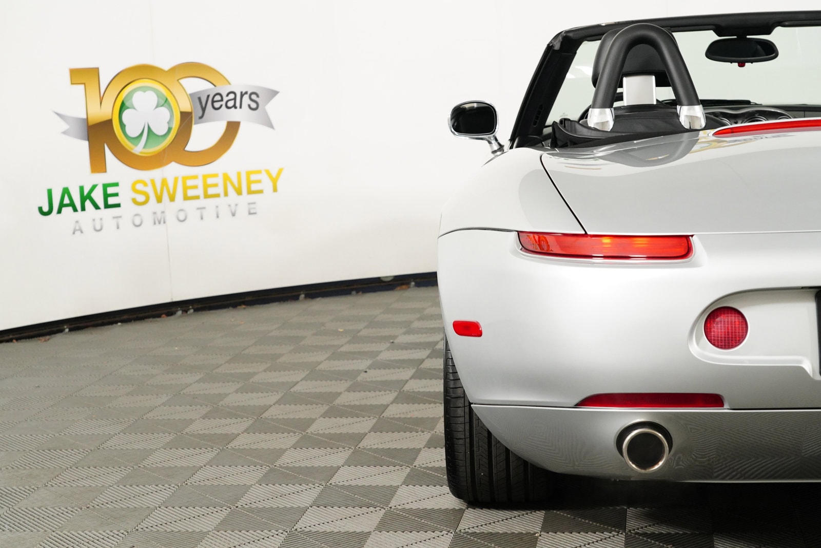 Cincinnati OH 2002 BMW Z8 WBAEJ13412AH61558
