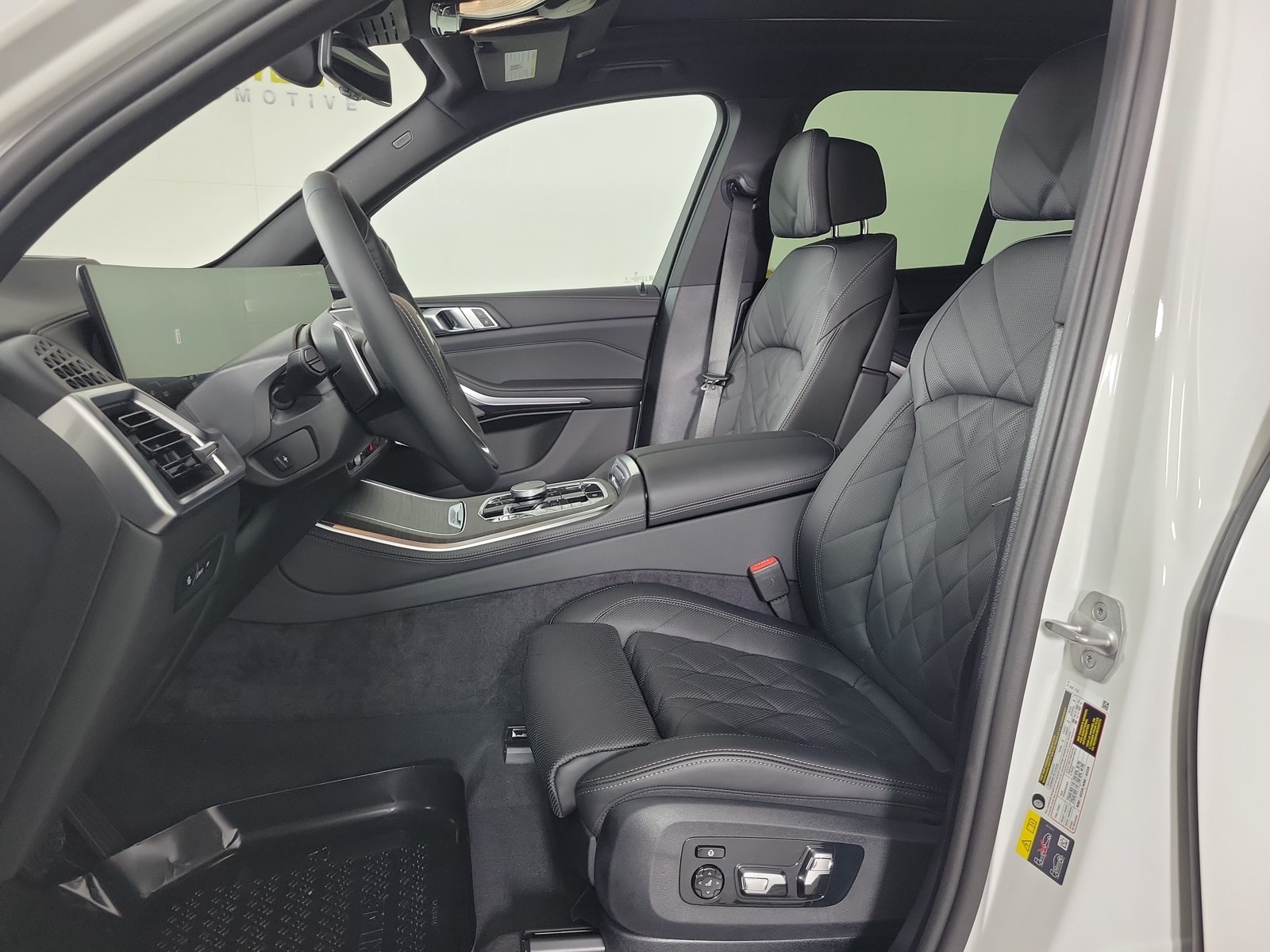 2026 BMW X5 50e - Photo 9
