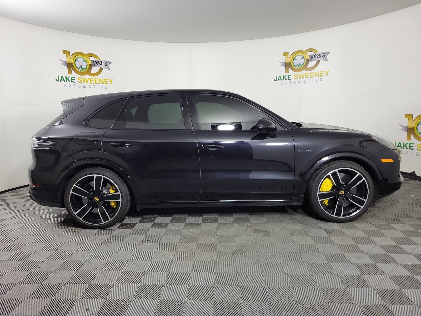 2022 Porsche Cayenne Turbo S E-Hybrid photo 4