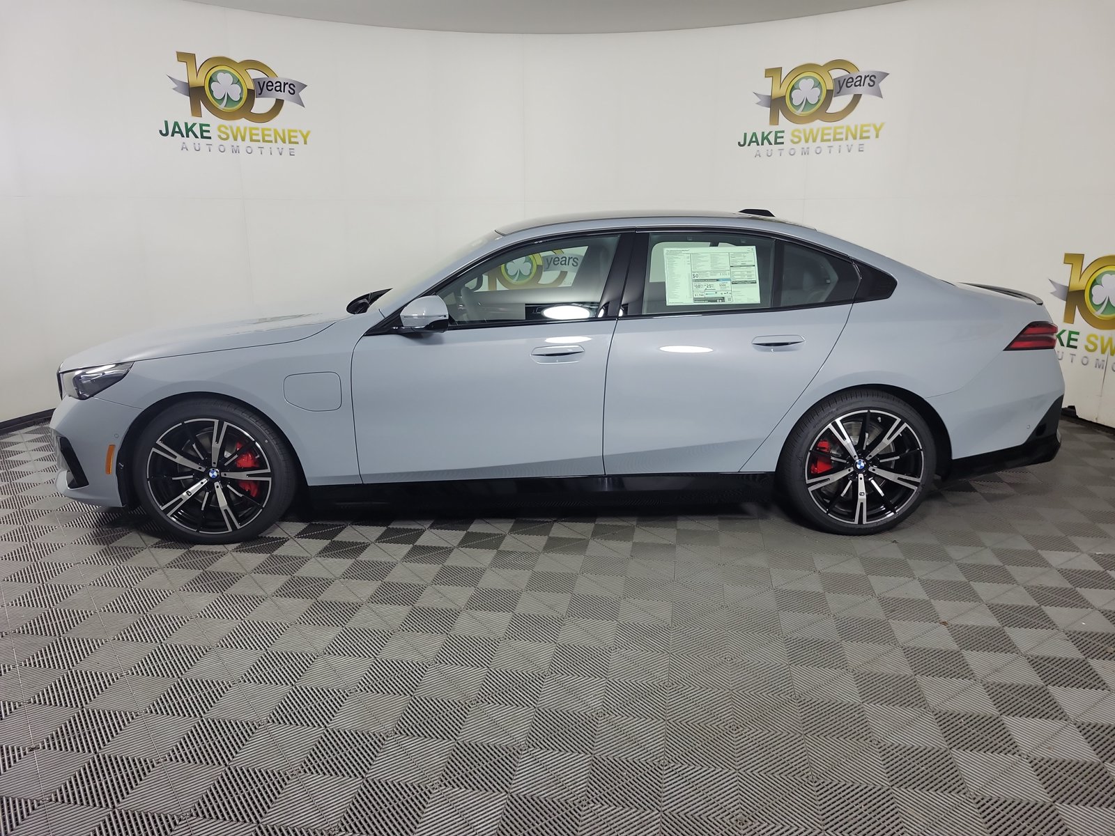 New 2027 BMW 5 Series 550e xDrive Sedan