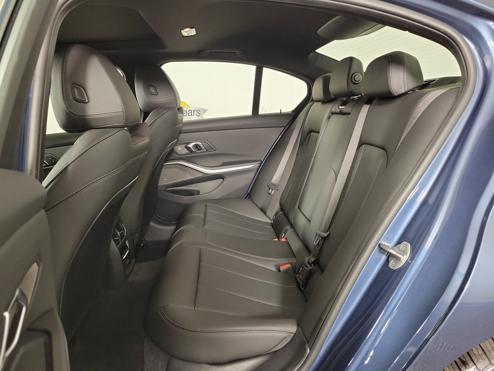 2026 BMW 3 Series 330i - Photo 10