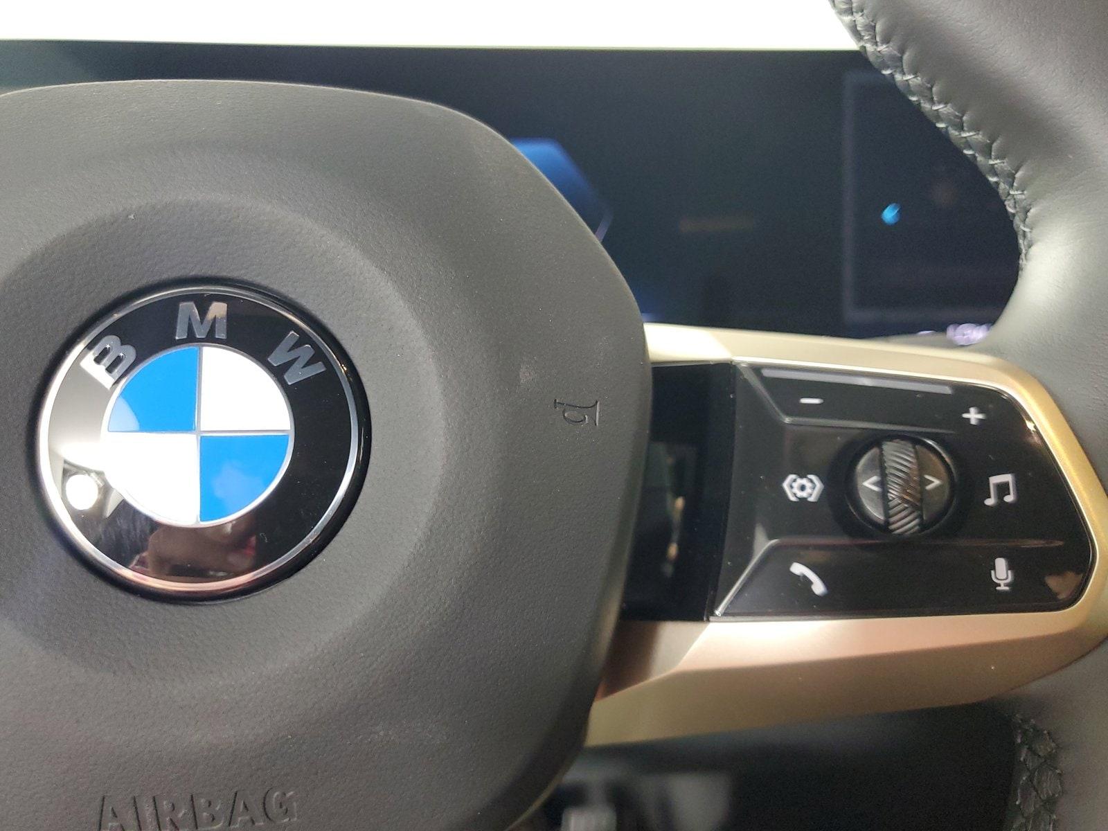 2026 BMW iX 45 - Photo 15