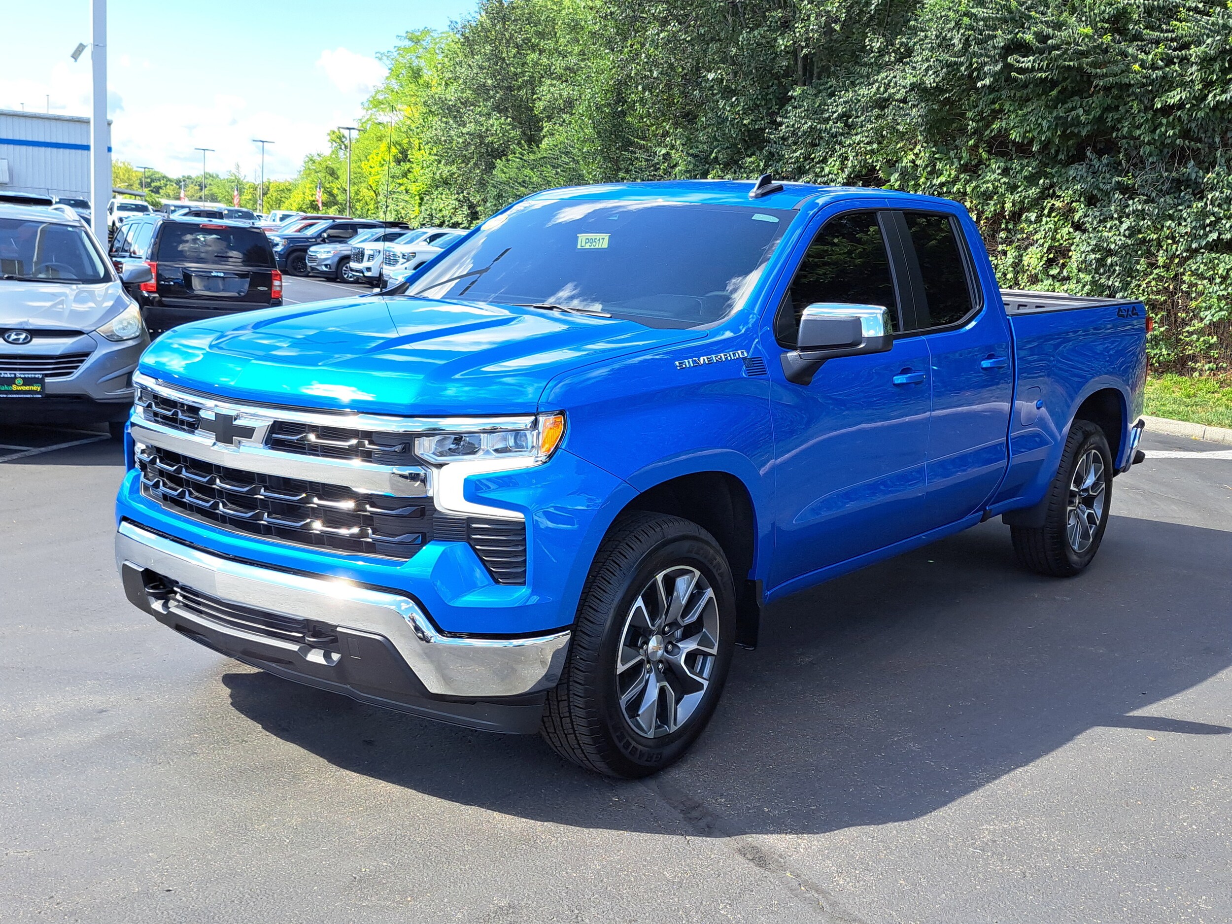 2025 Chevrolet Silverado 1500 LT photo 2