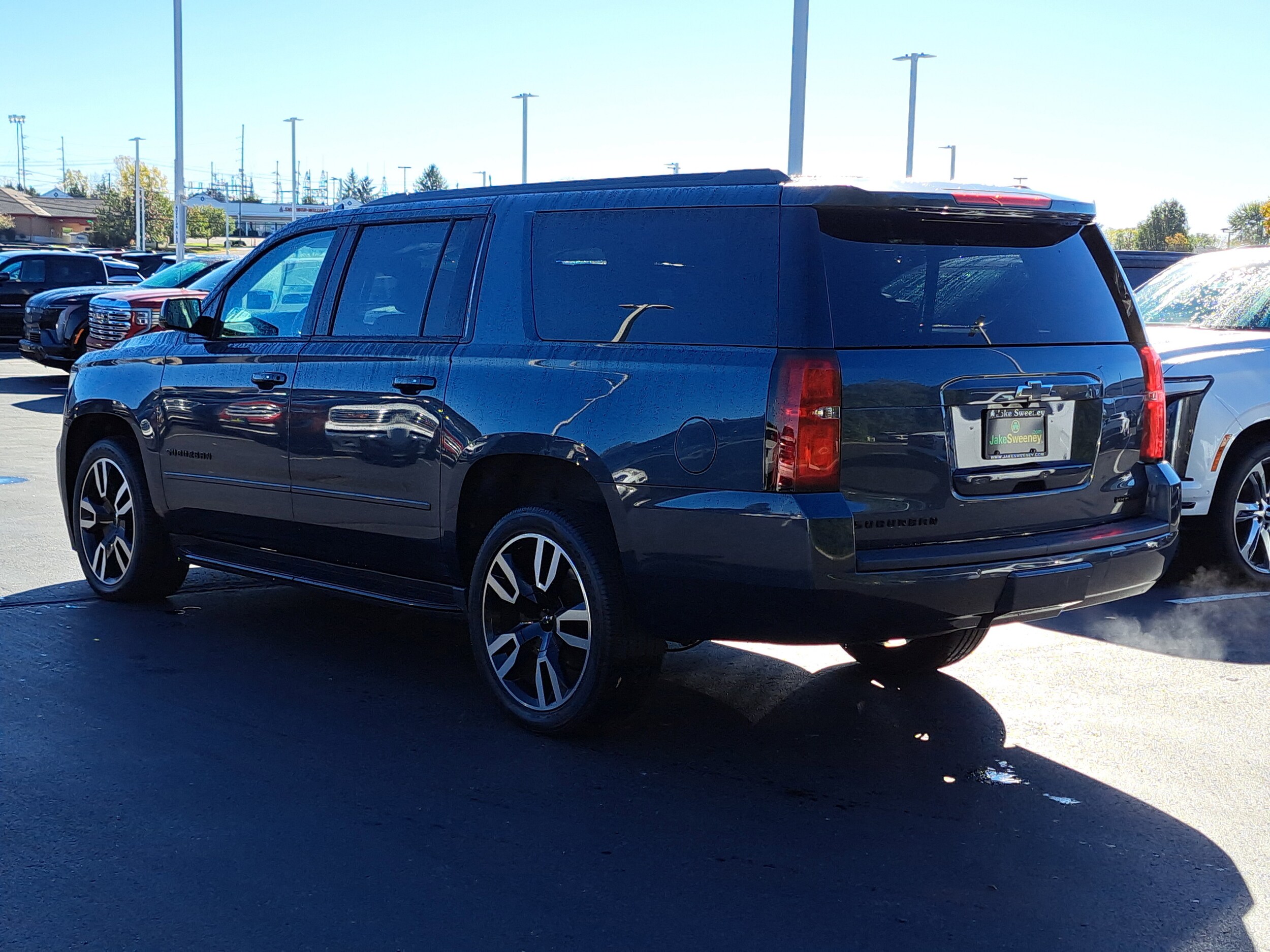 2019 Chevrolet Suburban Premier photo 3