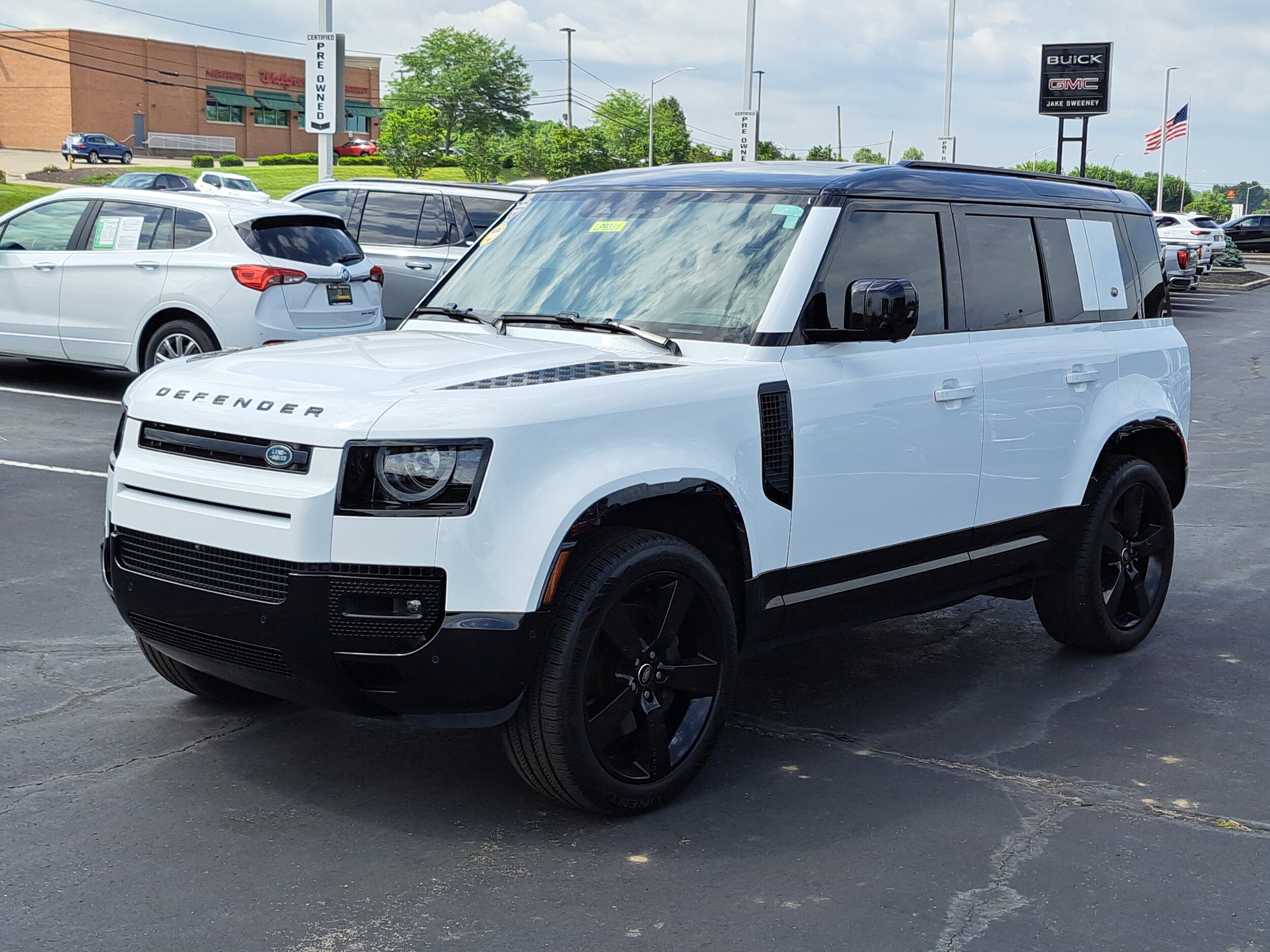 2024 Land Rover Defender X-Dynamic SE photo 2