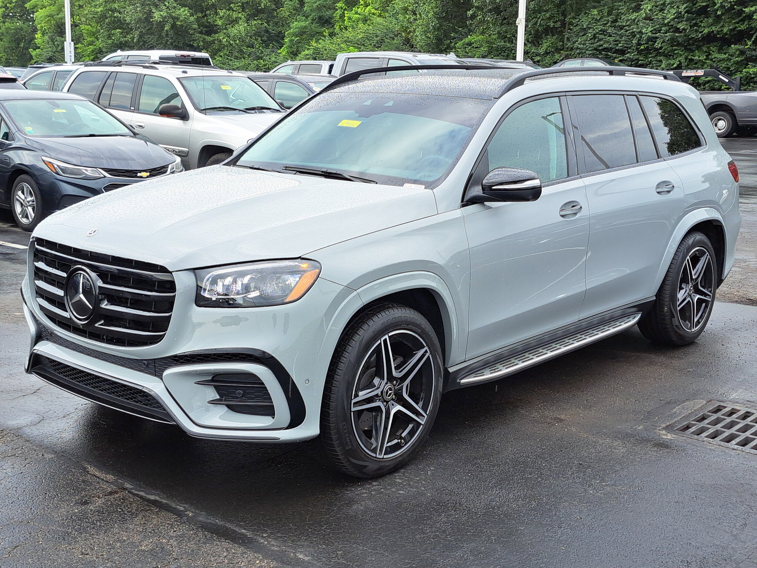 2025 Mercedes Benz GLS 450 4MATIC photo 2