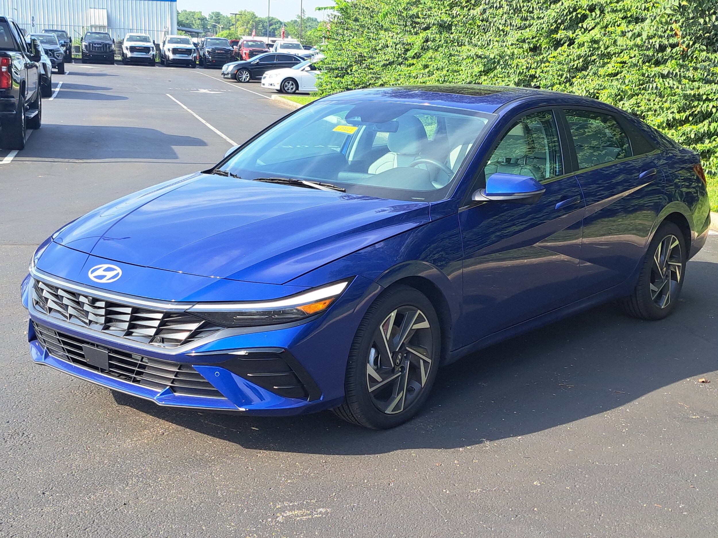 2024 Hyundai Elantra Limited photo 2