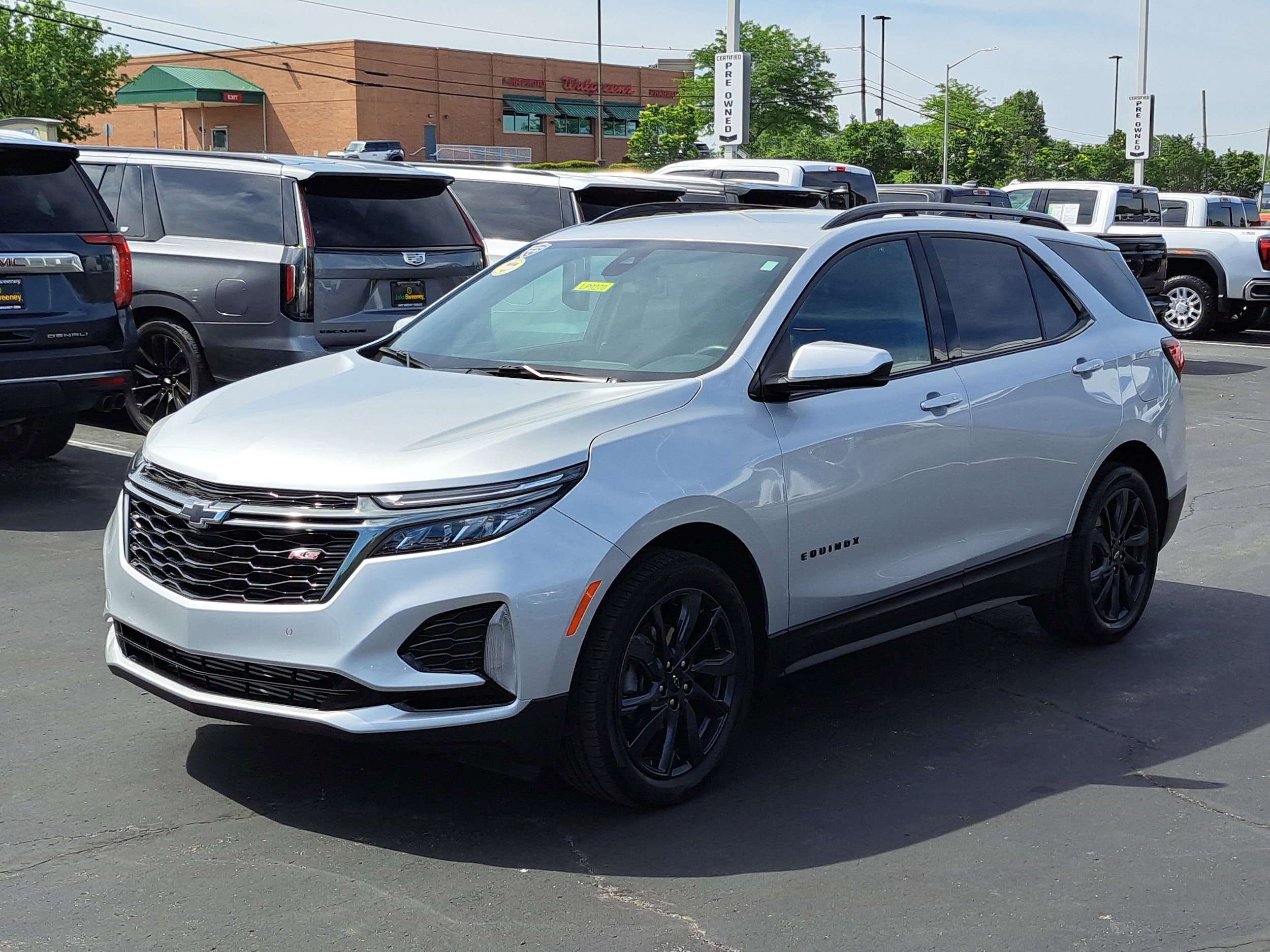 Used 2022 Chevrolet Equinox RS with VIN 3GNAXMEV8NS154099 for sale in Lebanon, OH