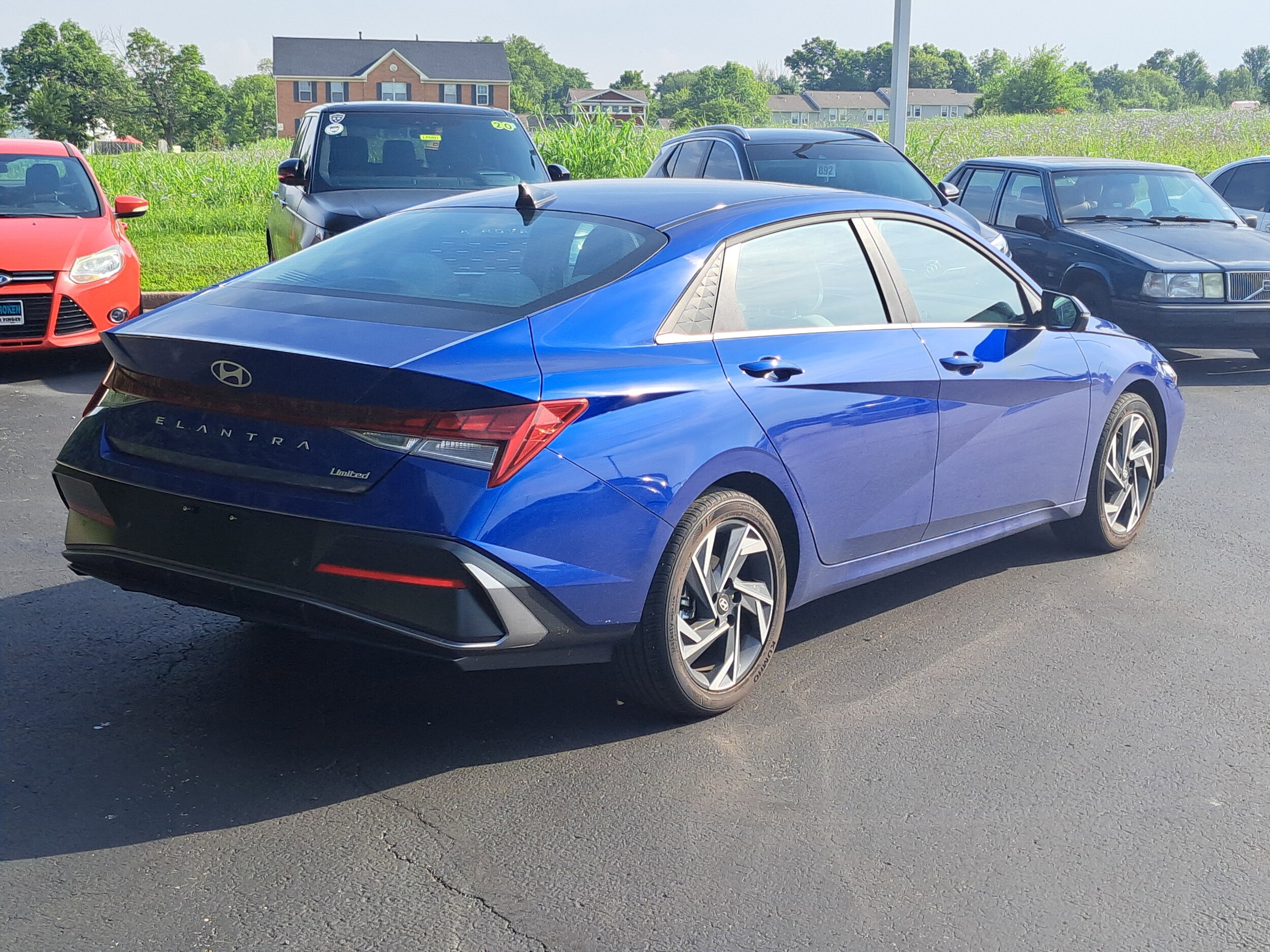 2024 Hyundai Elantra Limited photo 4