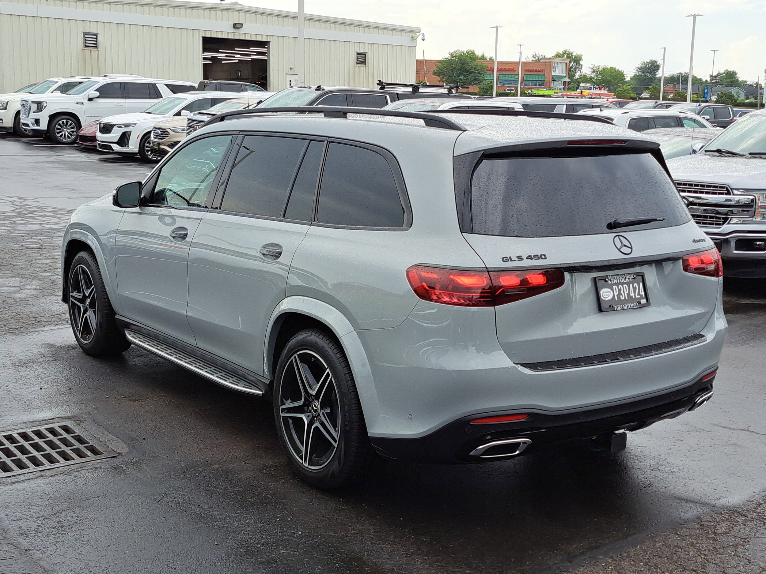 2025 Mercedes Benz GLS 450 4MATIC photo 3