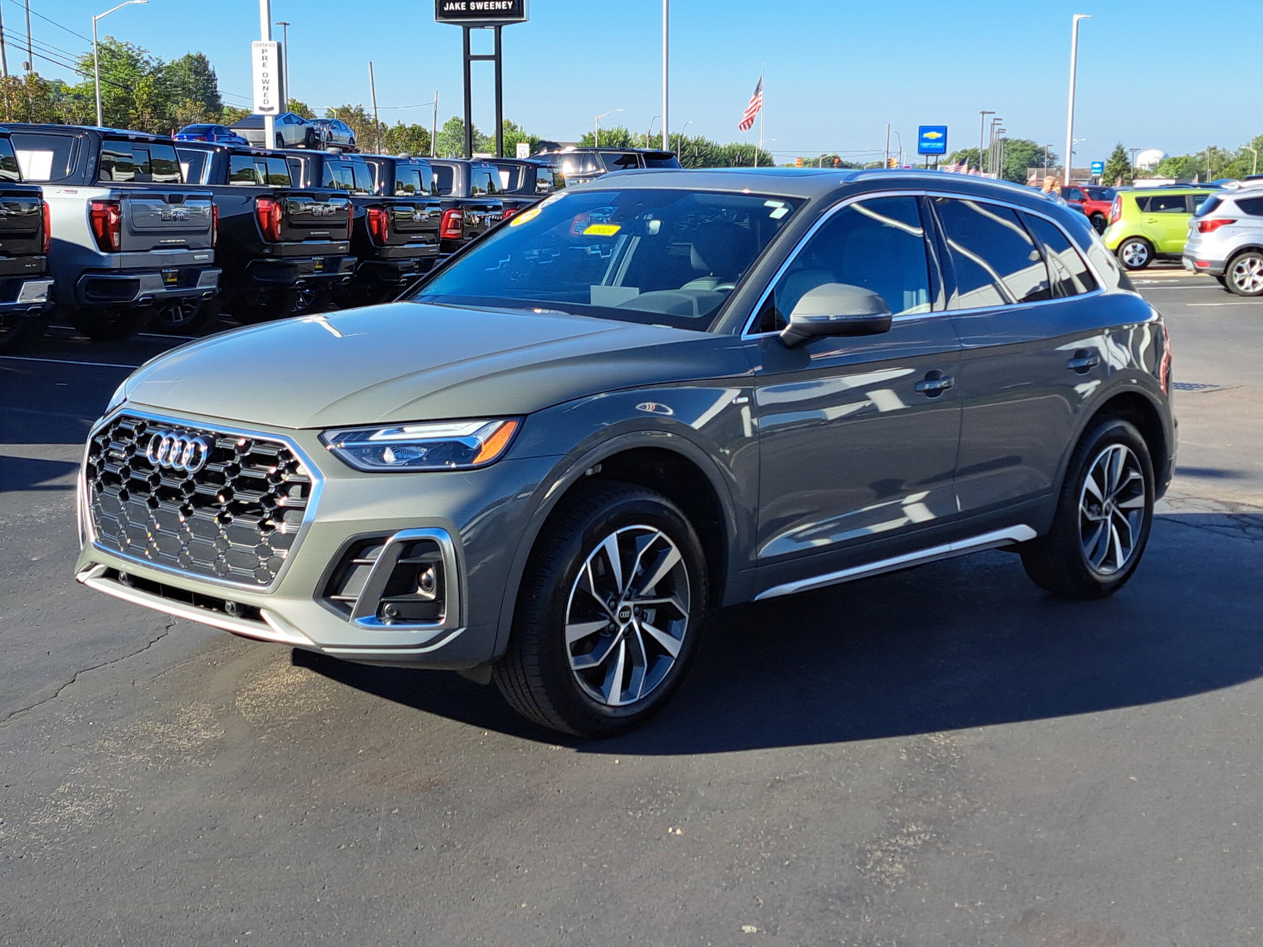 2023 Audi Q5 S line Premium photo 2