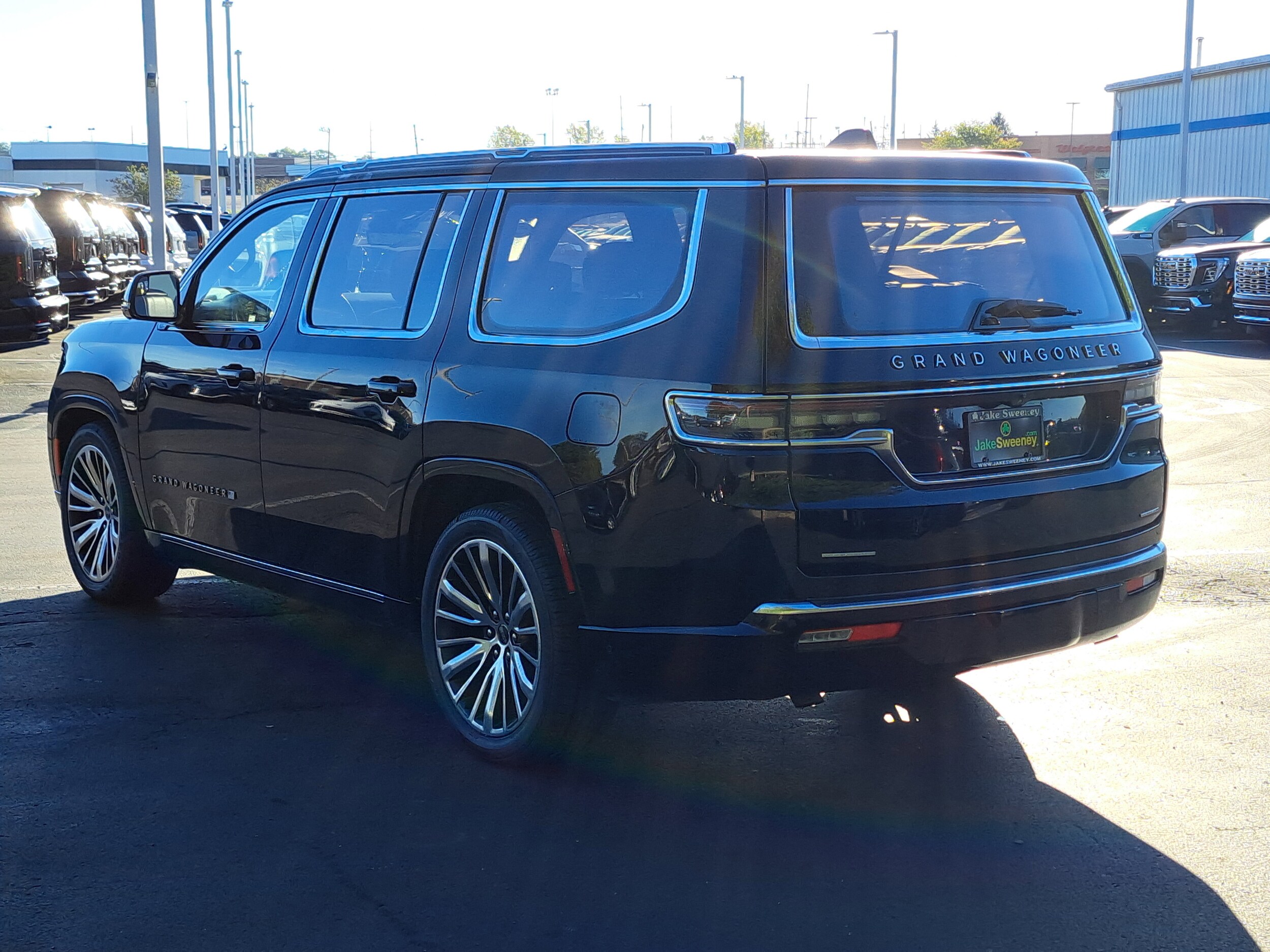 2022 Jeep Grand Wagoneer III photo 3