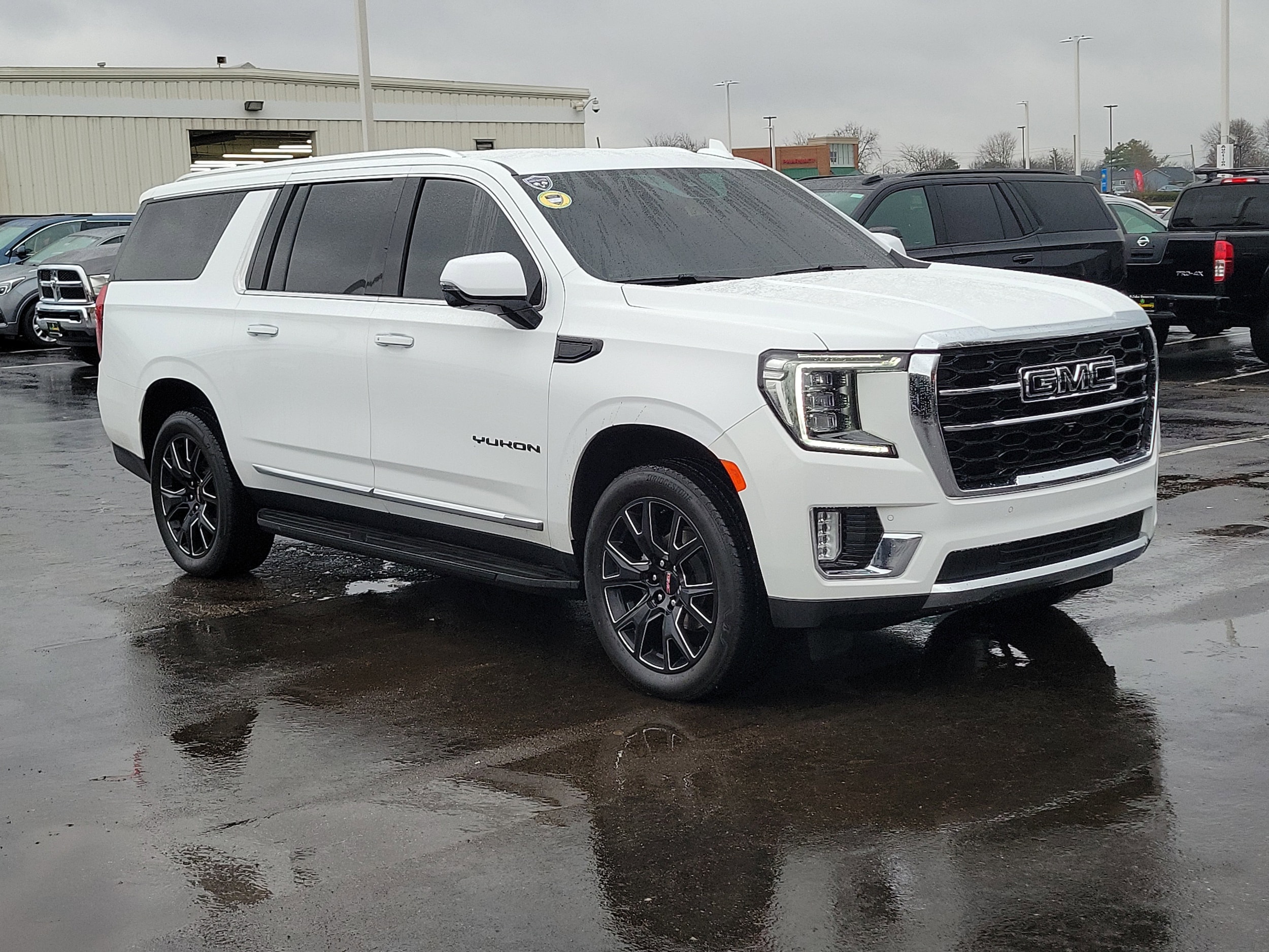 2024 GMC Yukon XL SLT's photo