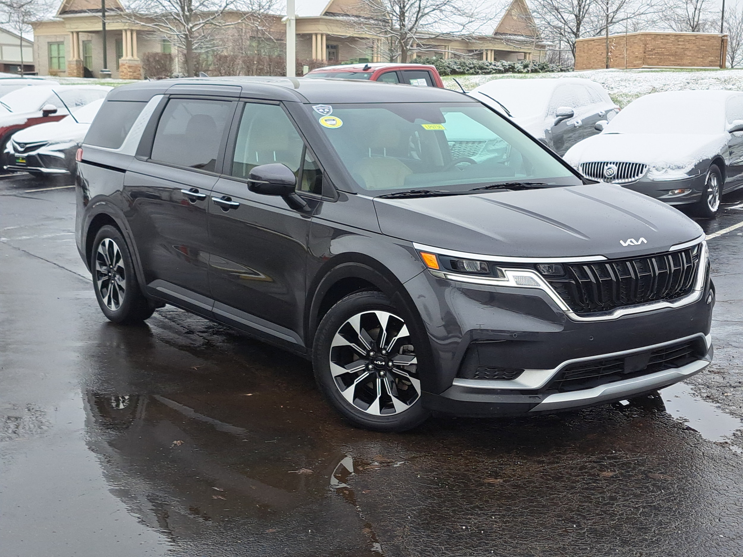 2023 Kia Carnival EX's photo