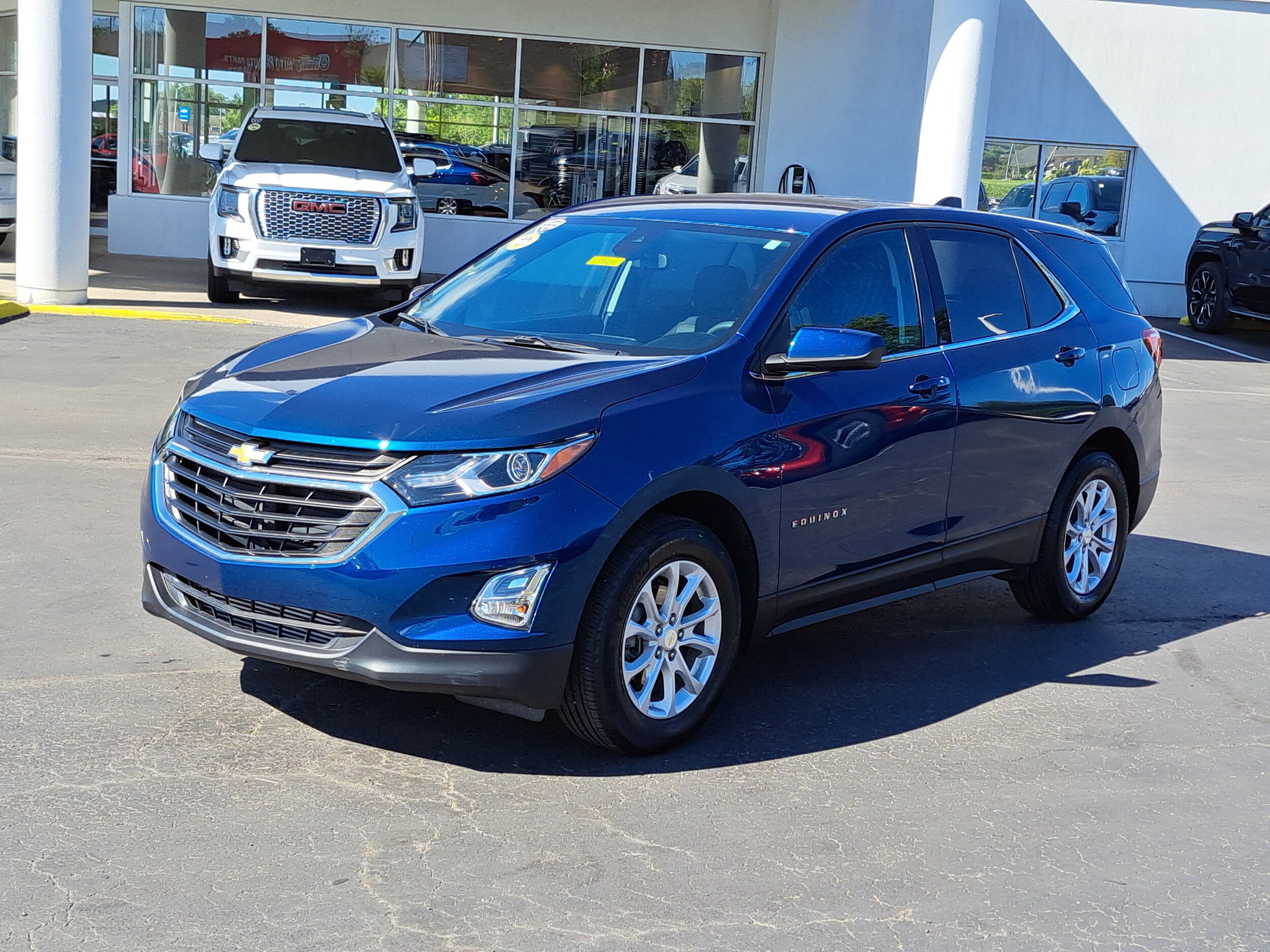 2020 Chevrolet Equinox LT photo 2