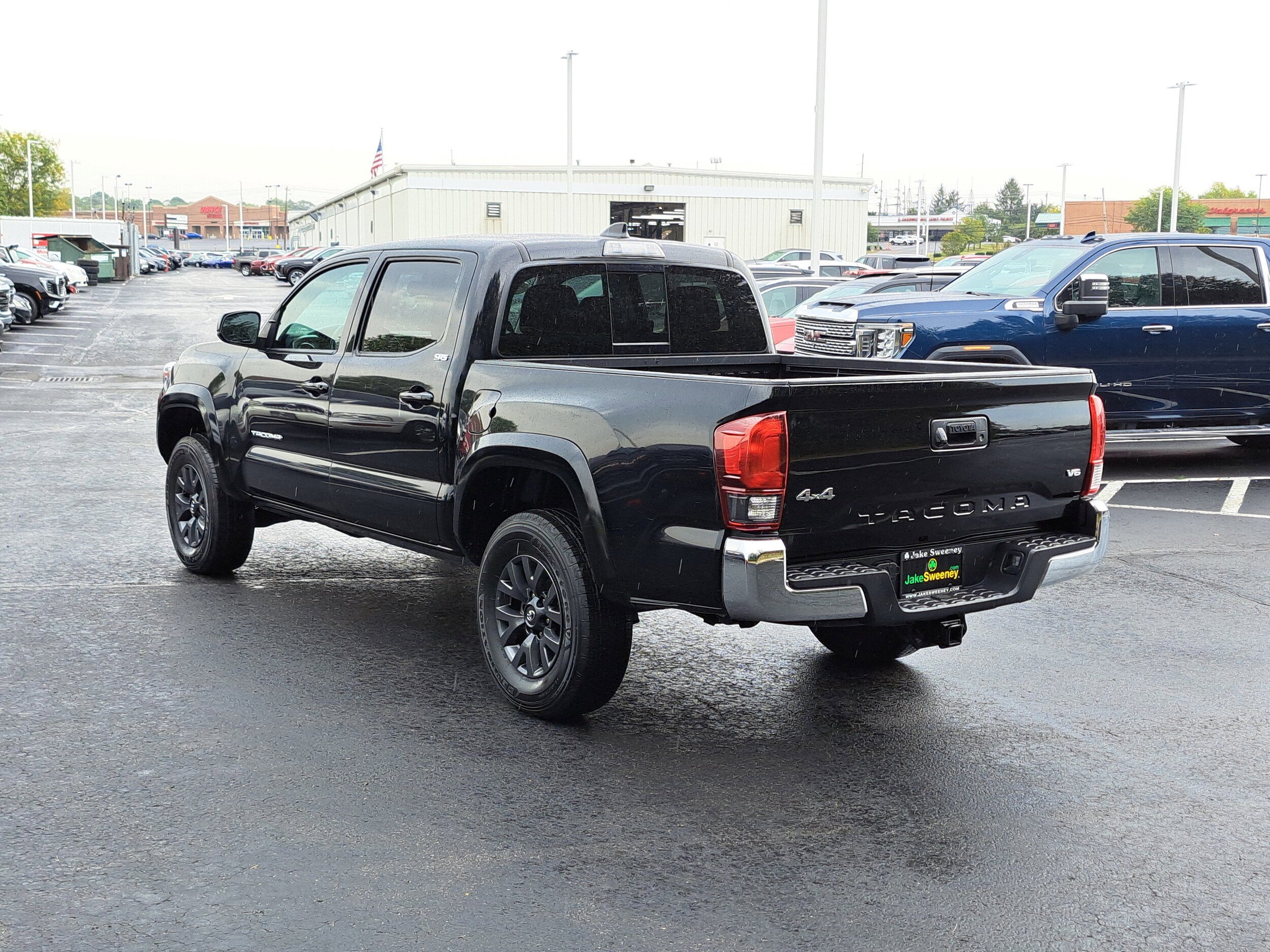 2023 Toyota Tacoma SR5 V6 4x4 photo 3