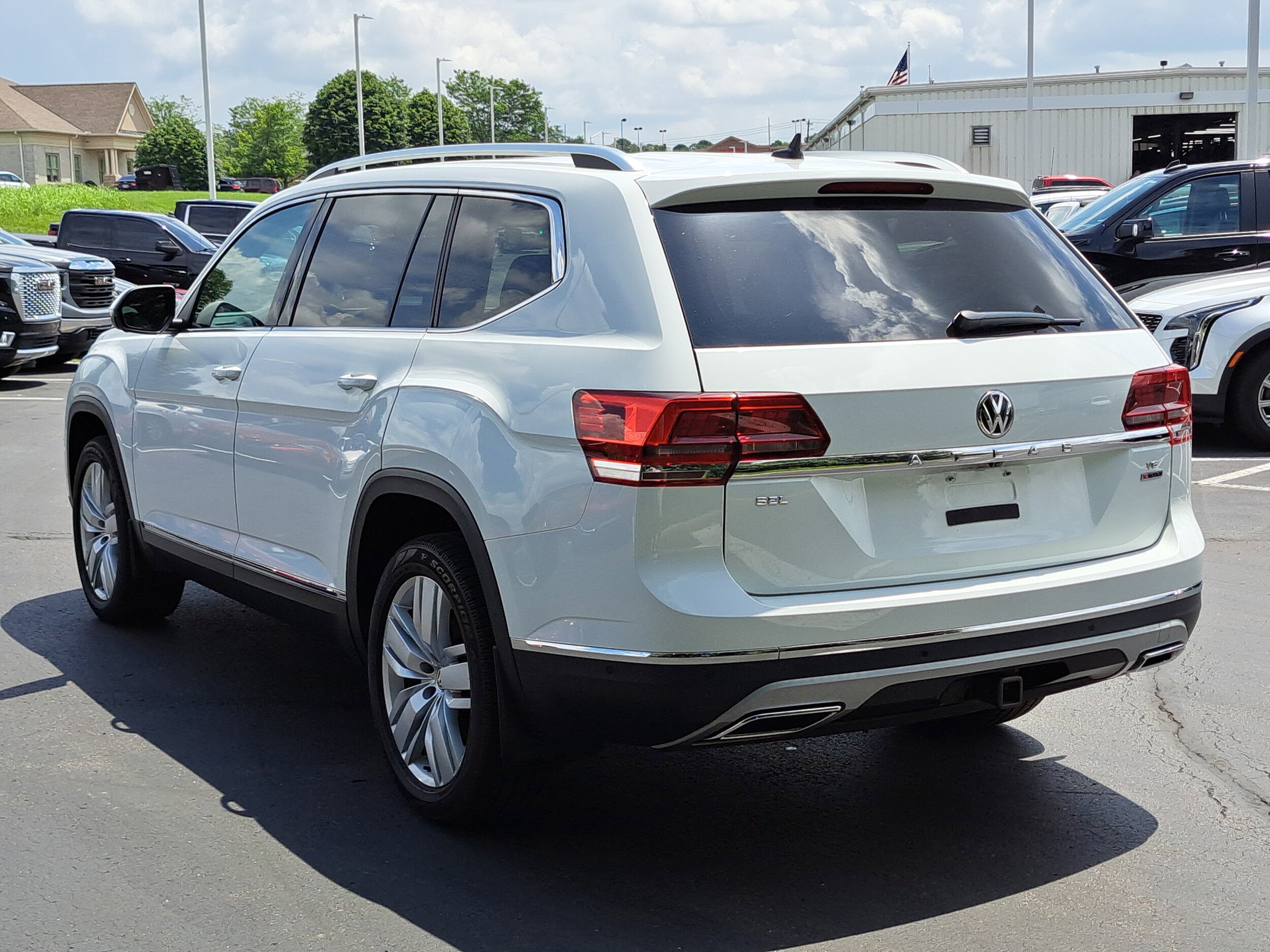 2018 Volkswagen Atlas V6 SEL Premium photo 3