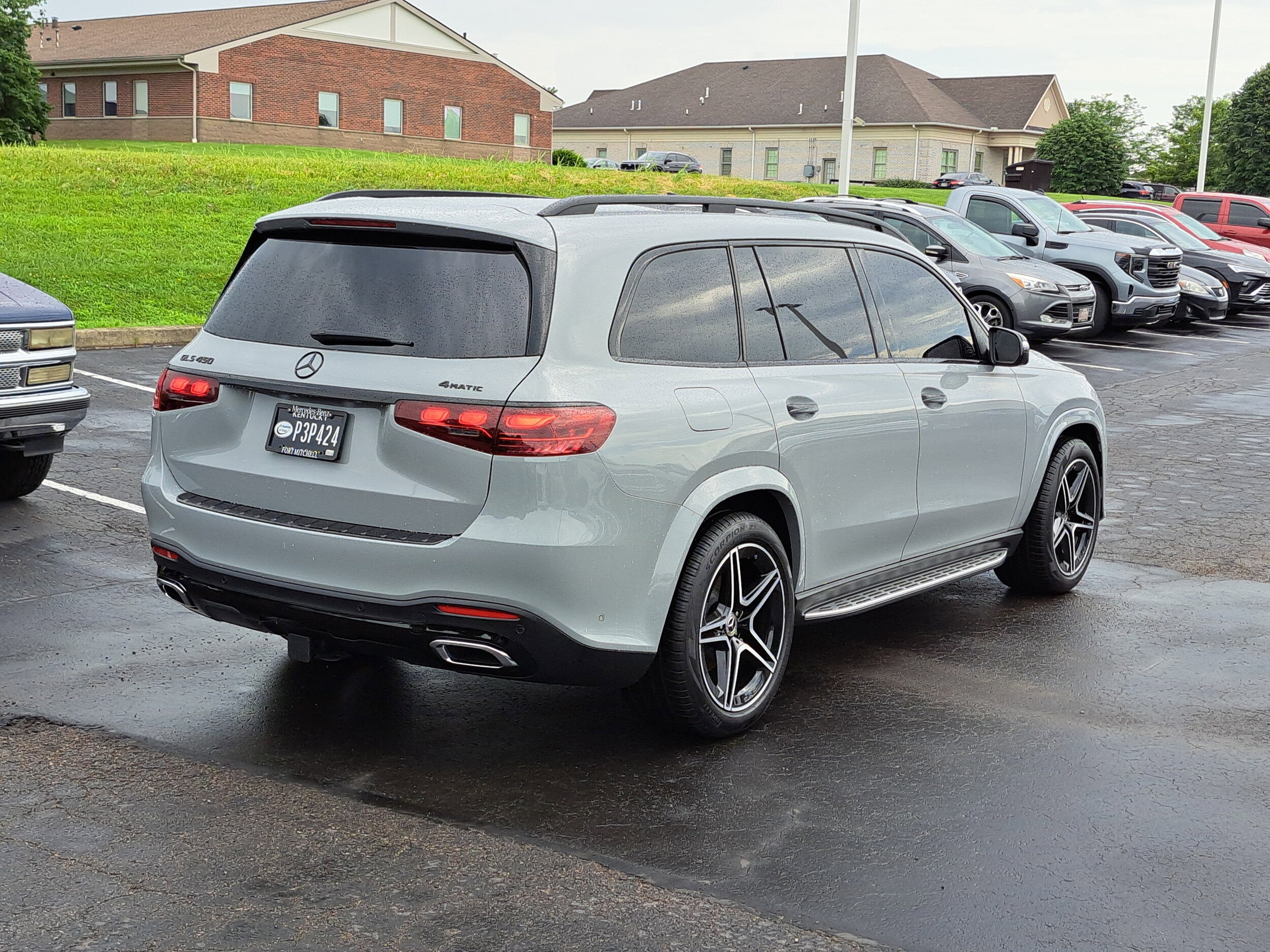 2025 Mercedes Benz GLS 450 4MATIC photo 4