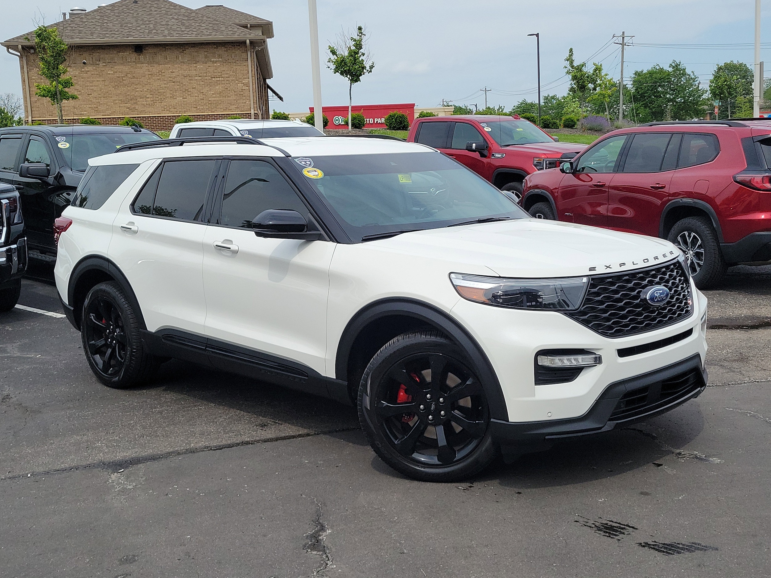 2023 Ford Explorer ST's photo