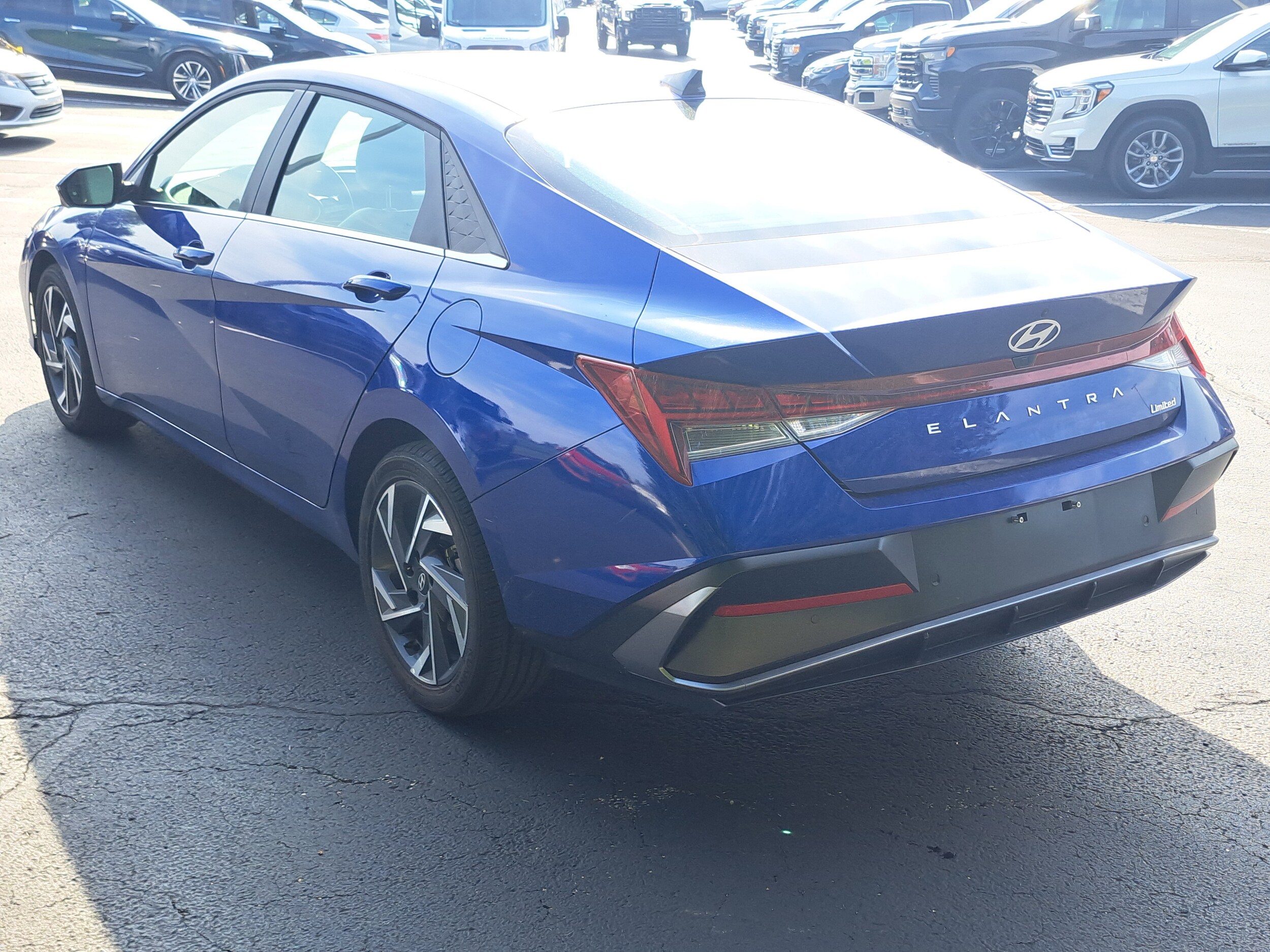 2024 Hyundai Elantra Limited photo 3
