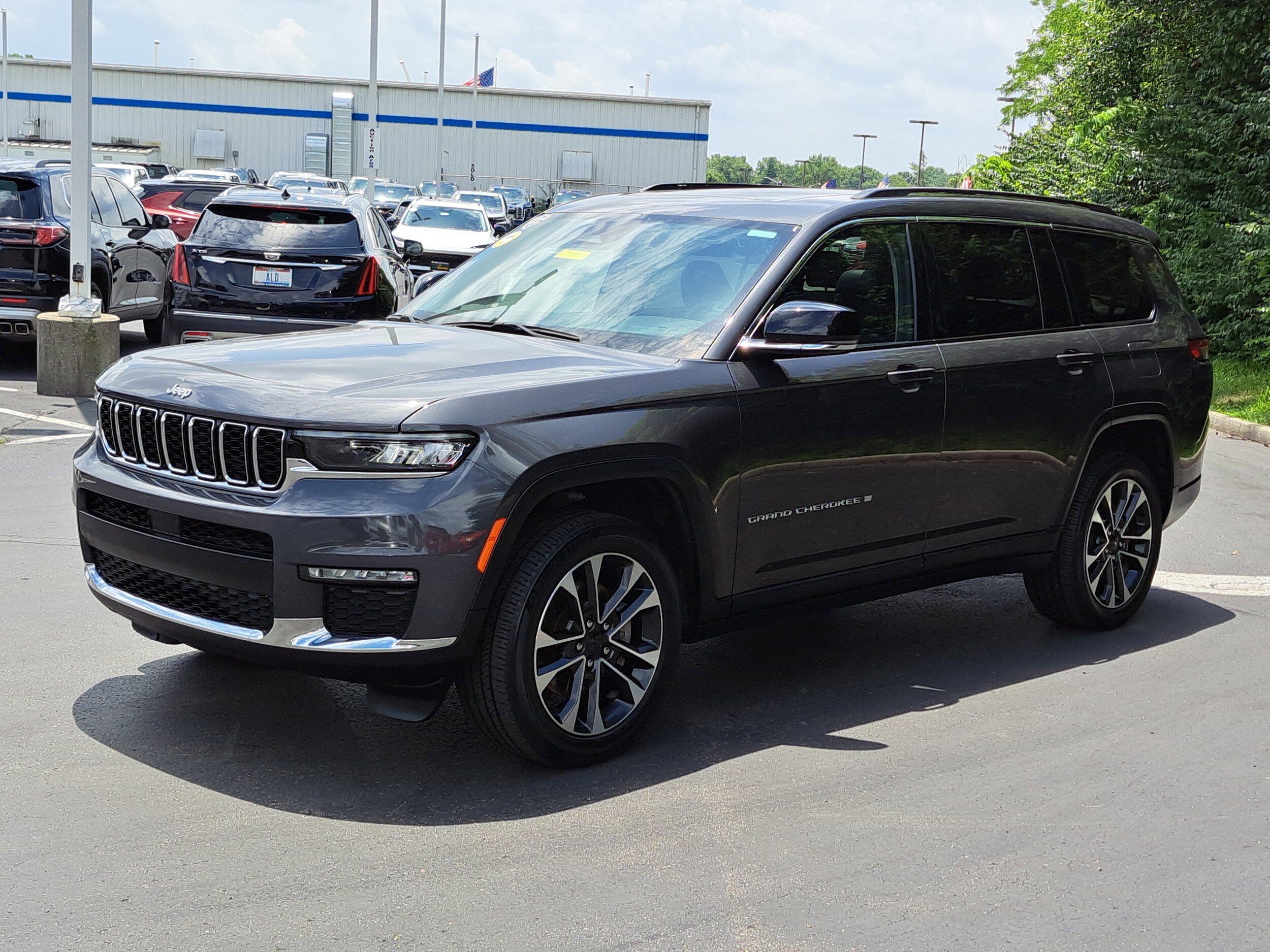 2022 Jeep Grand Cherokee Limited photo 2