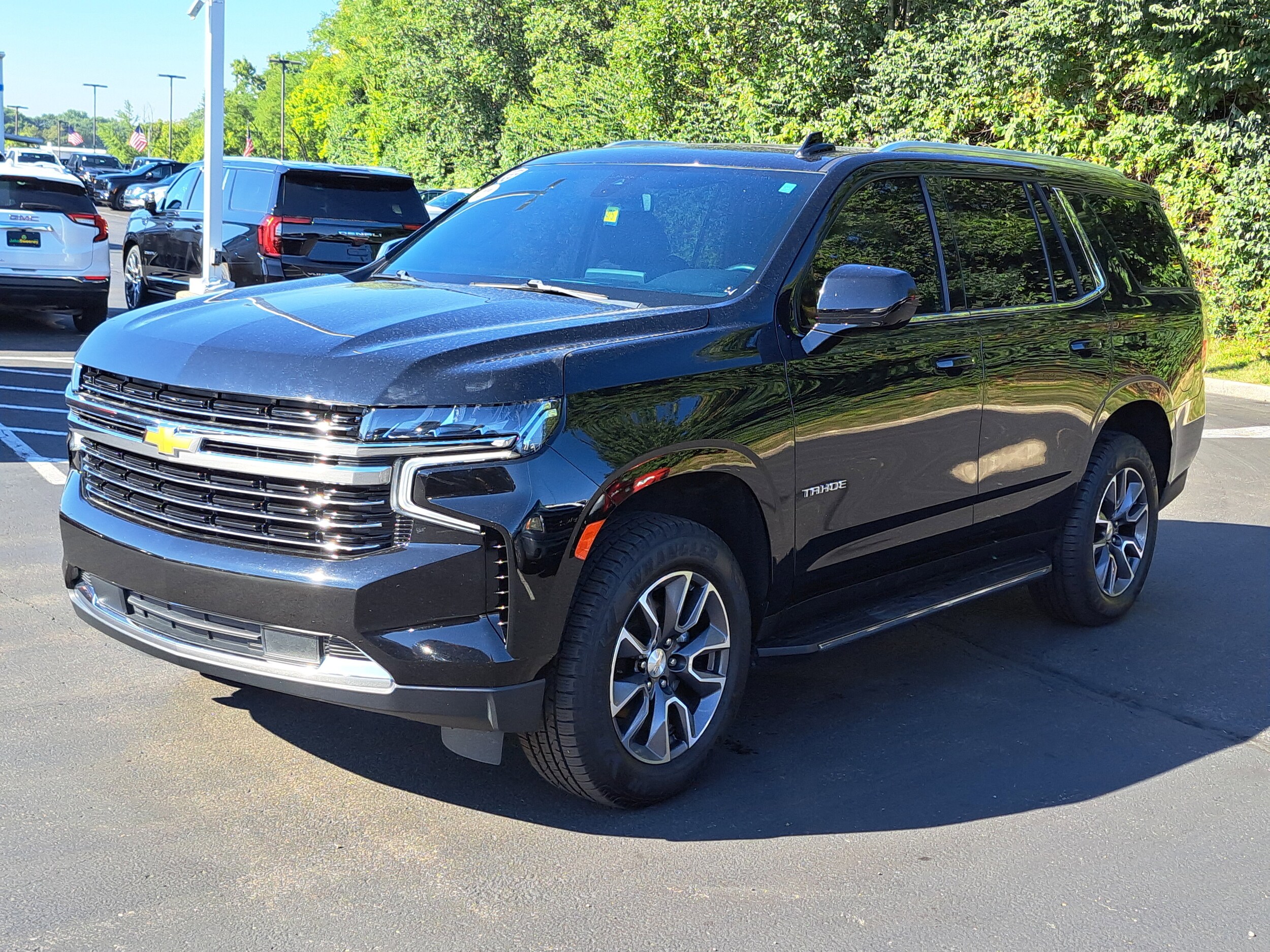 2021 Chevrolet Tahoe LT photo 2