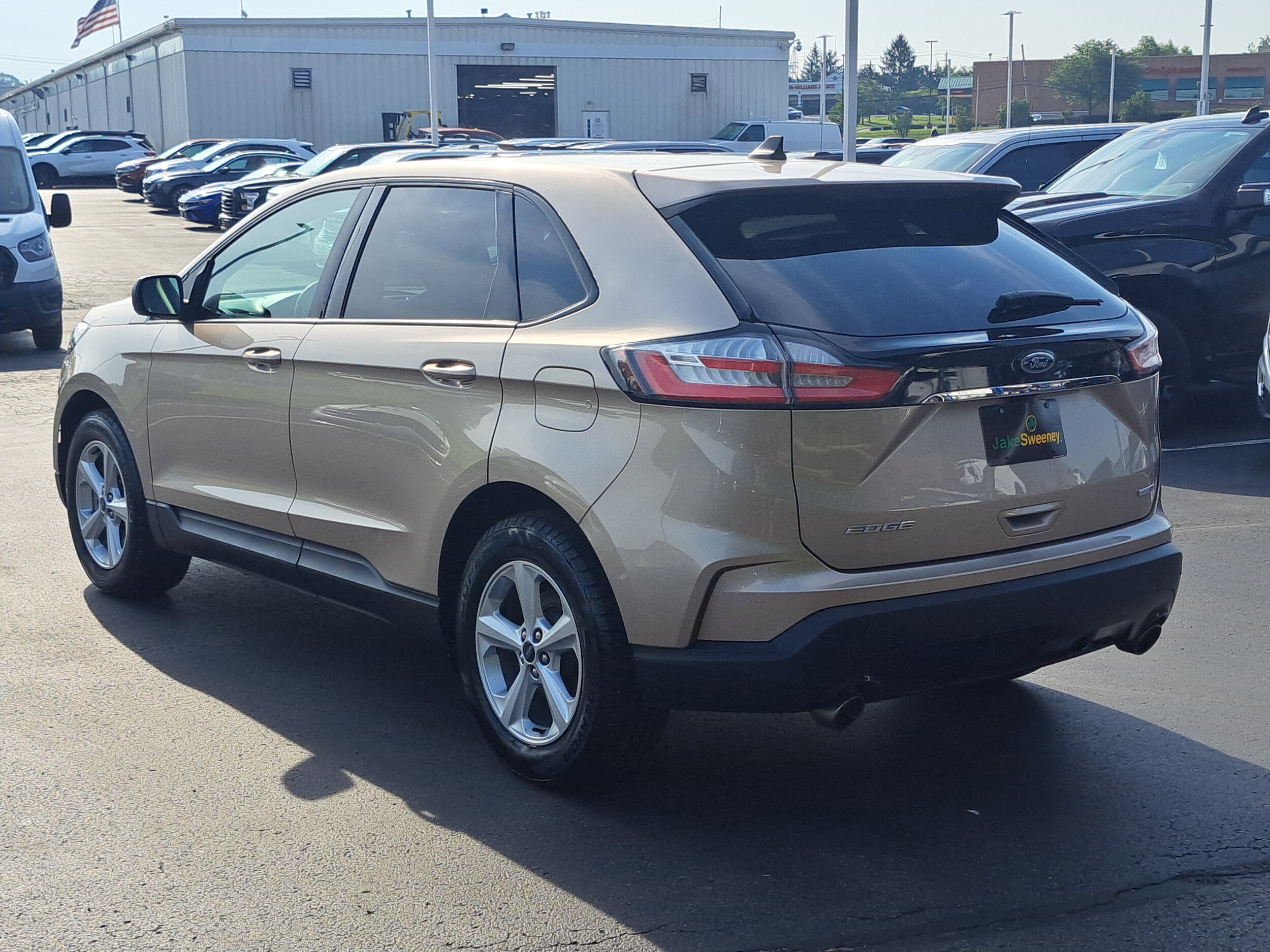 2020 Ford Edge SE photo 3