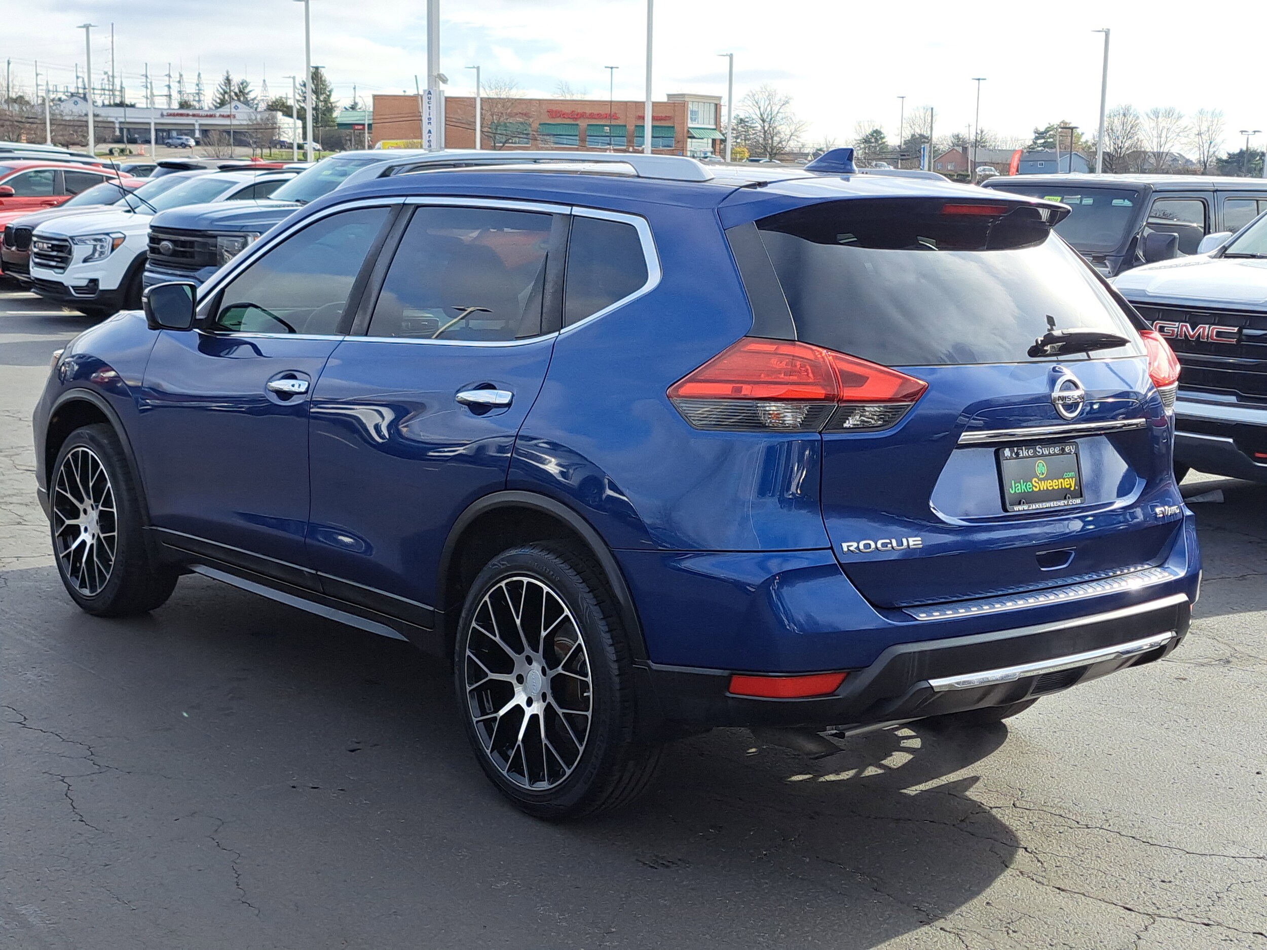 2017 Nissan Rogue SV photo 3