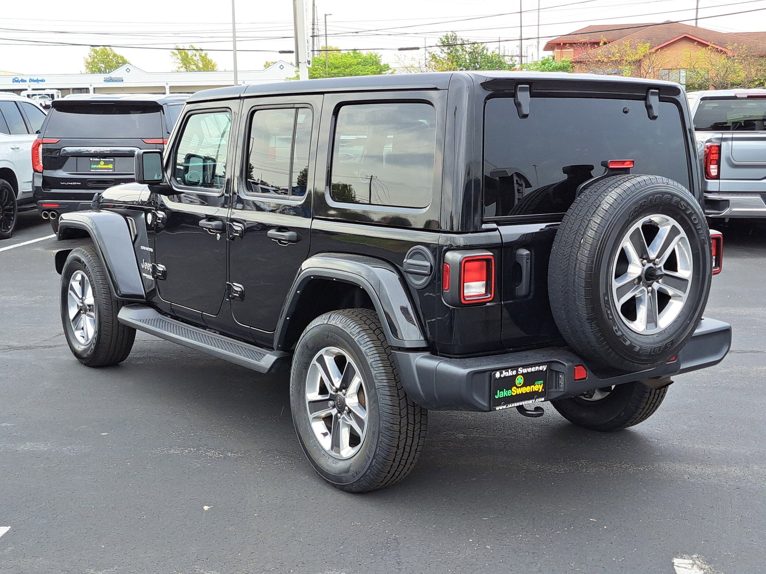 2021 Jeep Wrangler Unlimited Sahara photo 2
