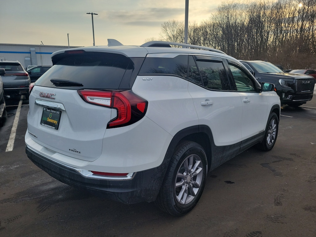 Used 2024 GMC Terrain SLT SUV