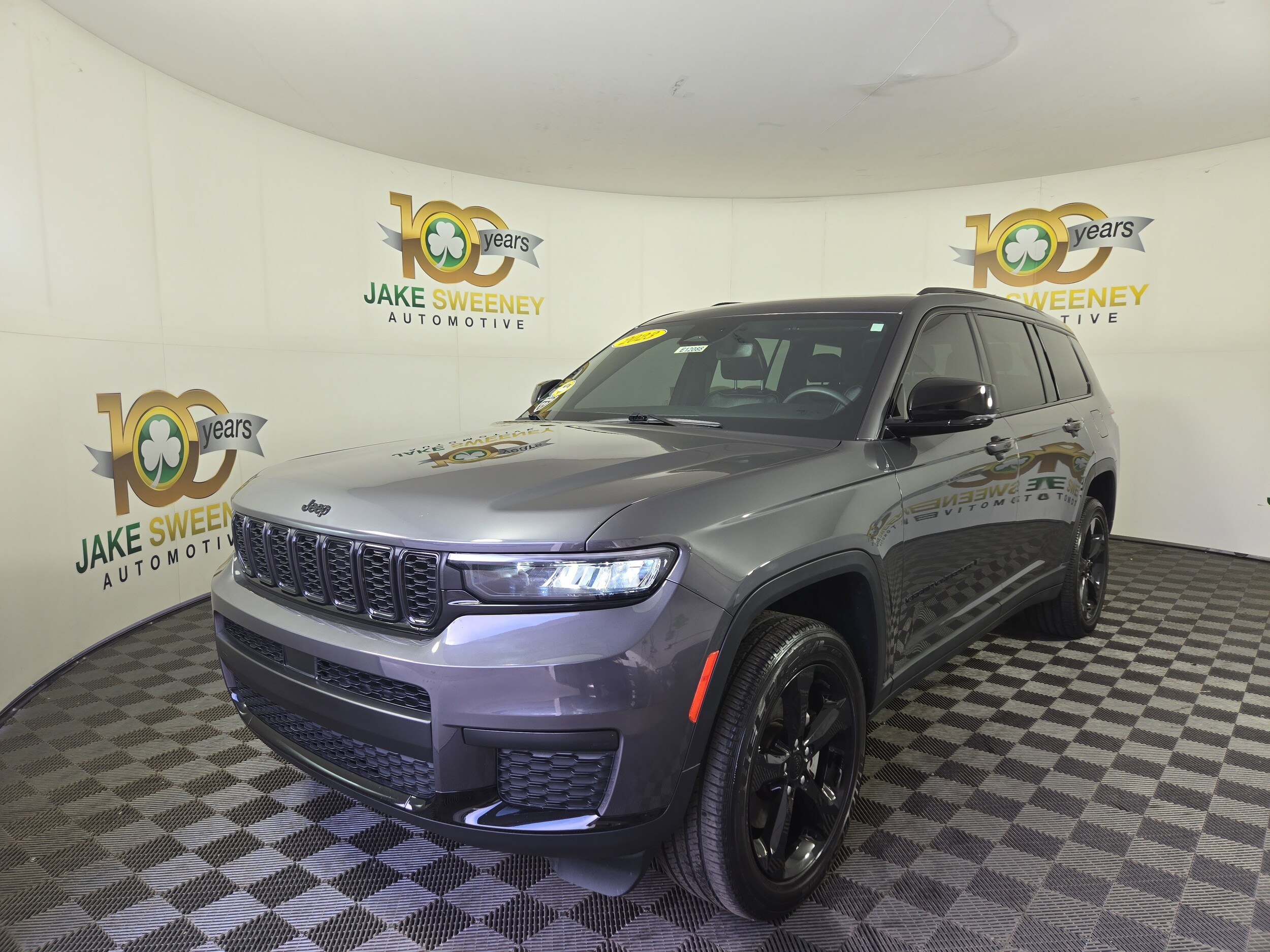 2023 Jeep Grand Cherokee Altitude photo 2
