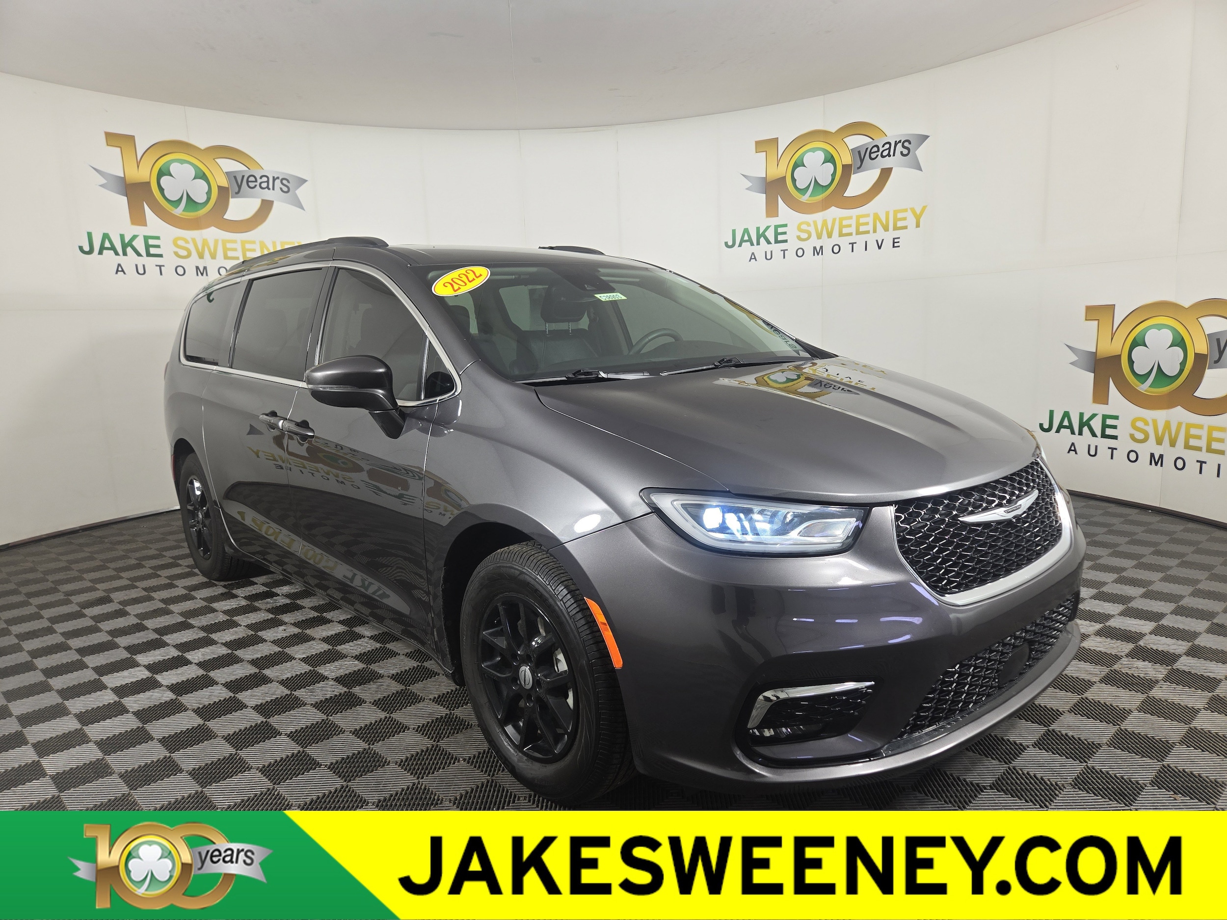 2022 Chrysler Pacifica Touring L's photo