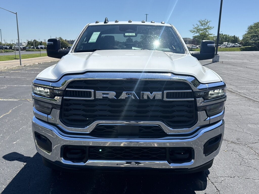 New 2026 Ram 3500 Chassis Cab TRADESMAN CREW 4X4 60' CA Pickup