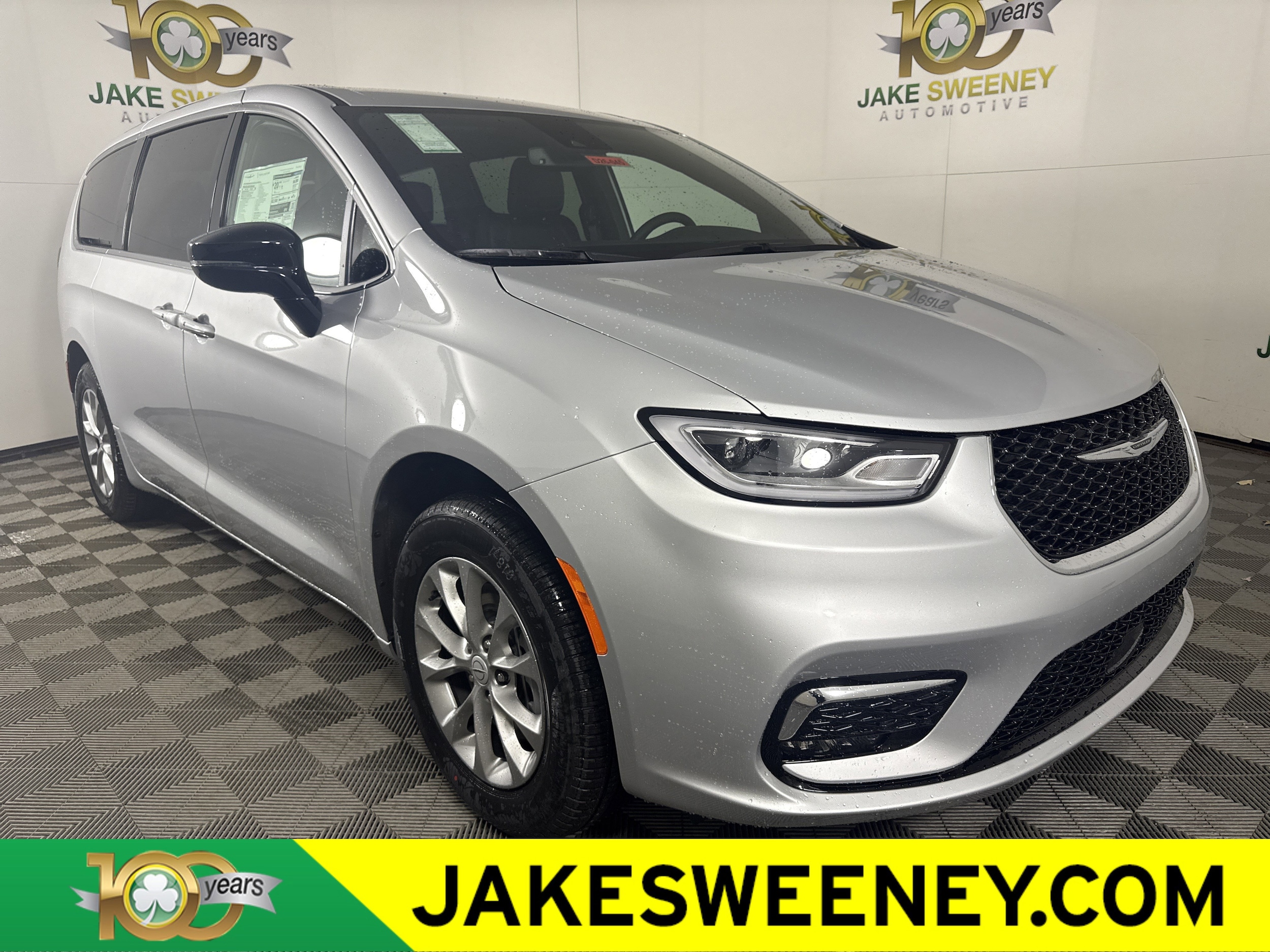 2026 Chrysler Pacifica Select AWD's photo