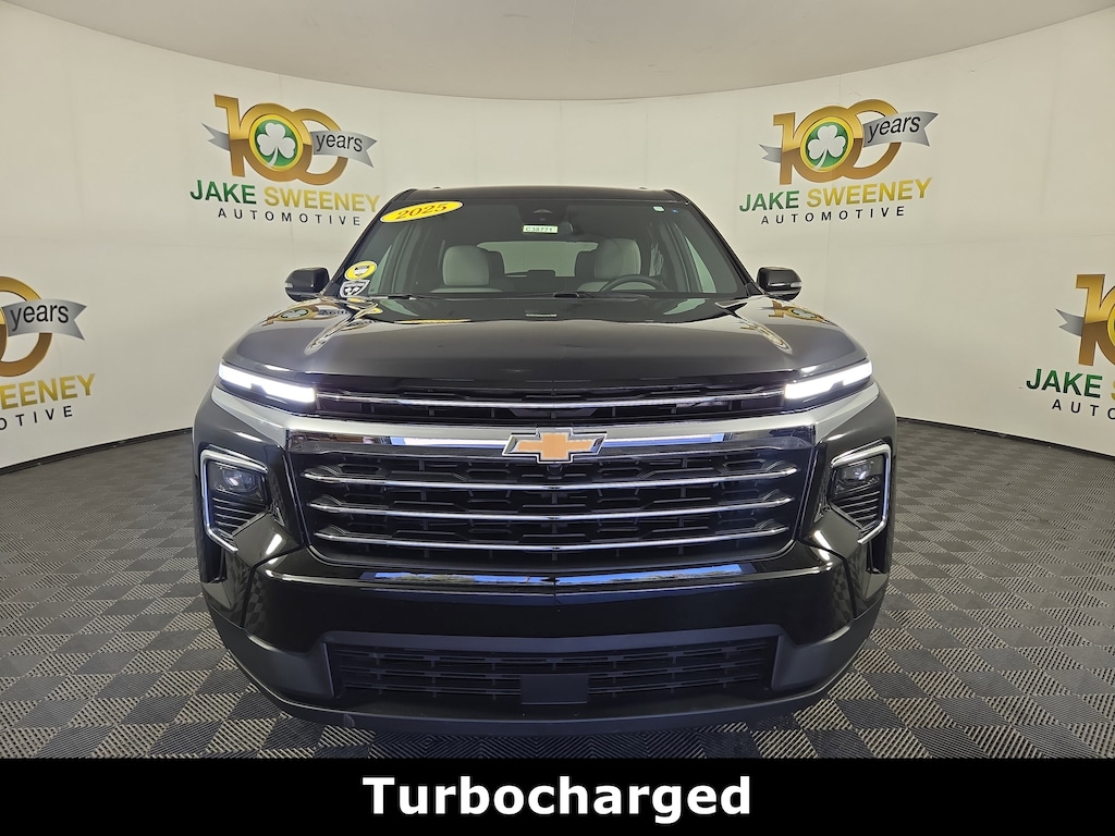 Used 2025 Chevrolet Traverse FWD LT SUV