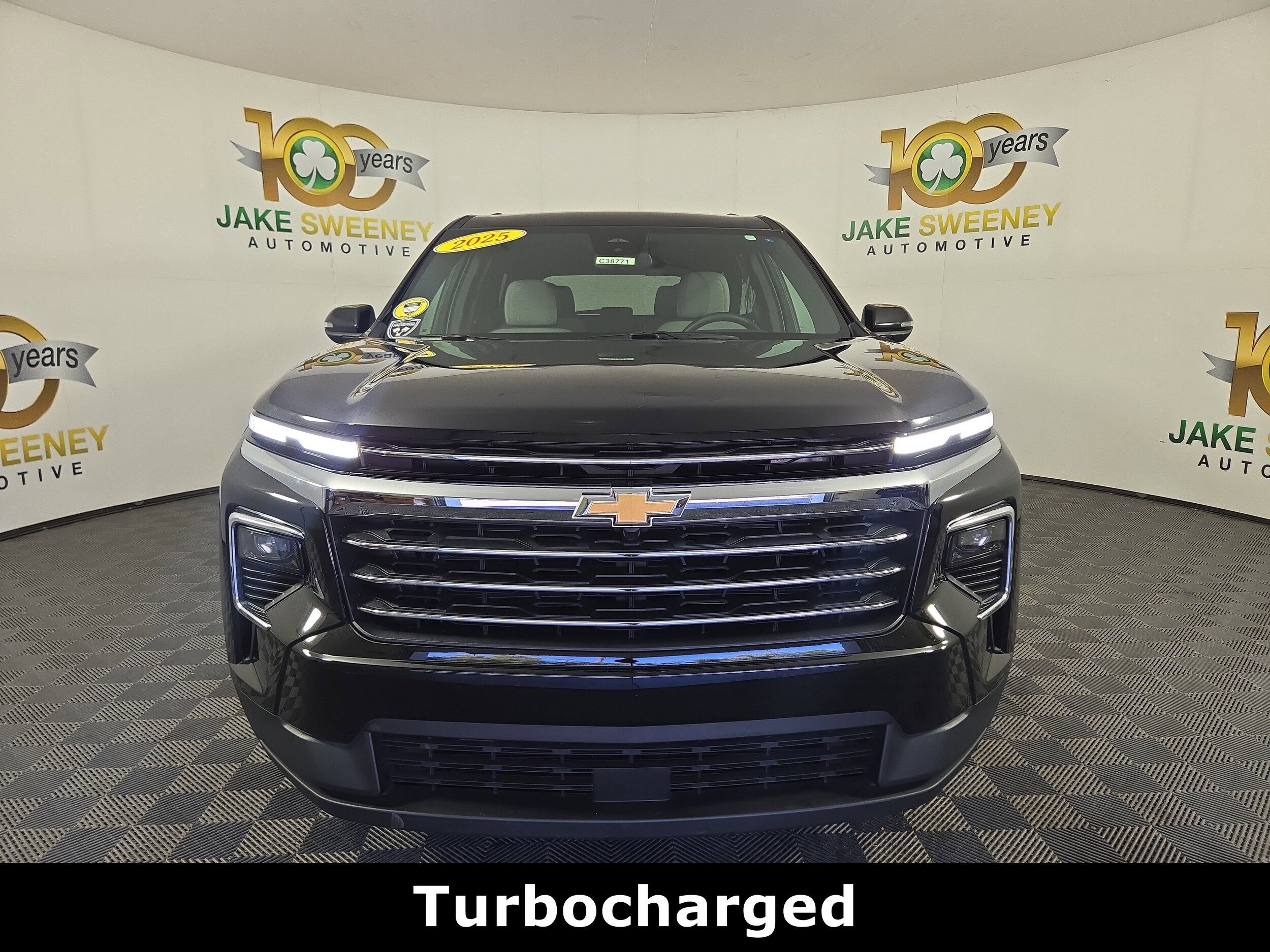 2025 Chevrolet Traverse photo 2