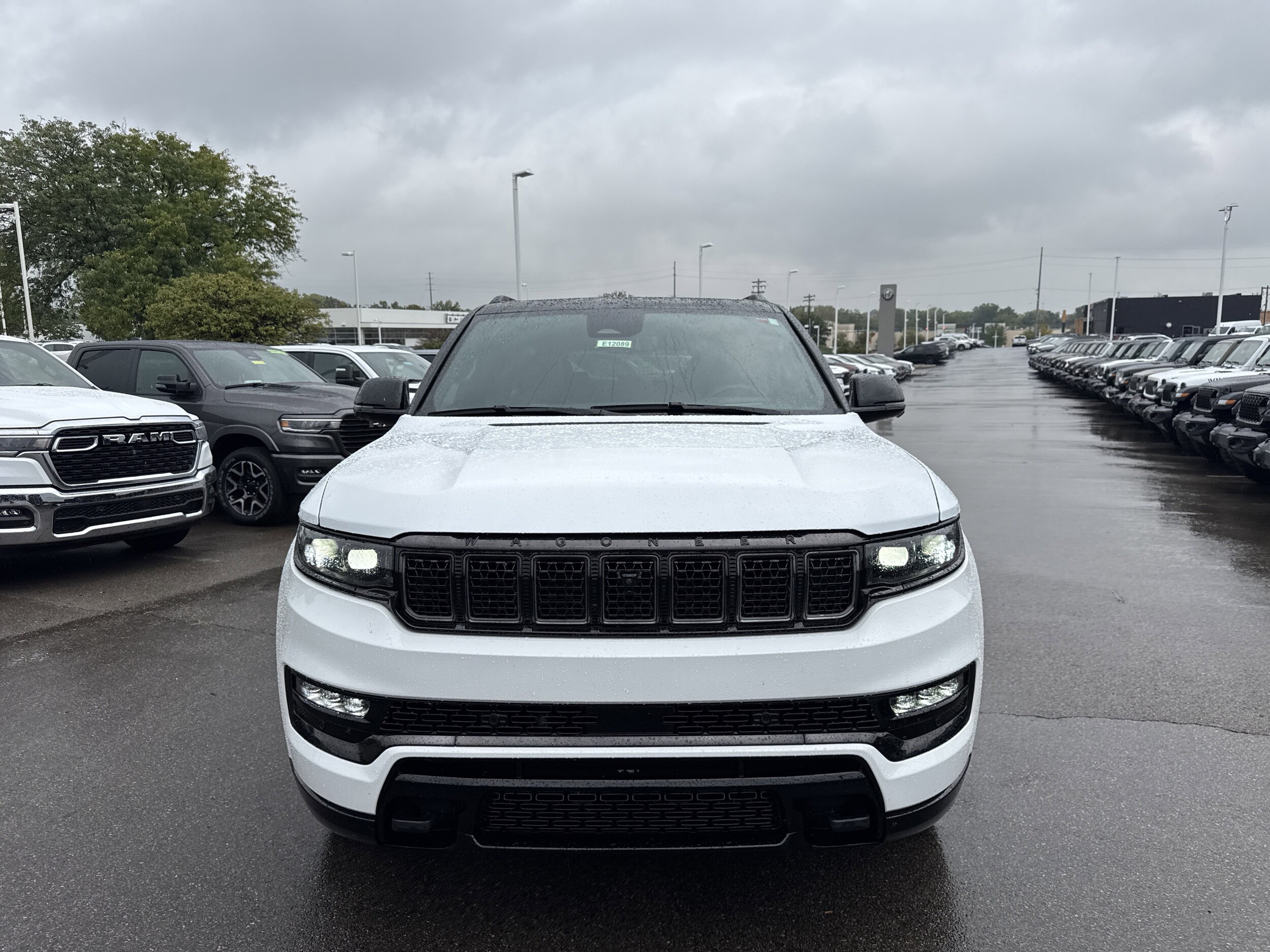 2024 Jeep Grand Wagoneer L II photo 2