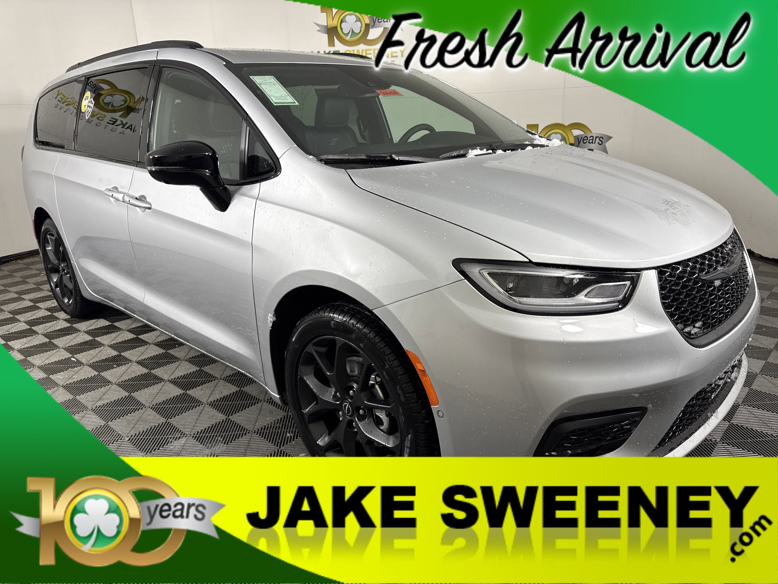 2026 Chrysler Pacifica Select's photo