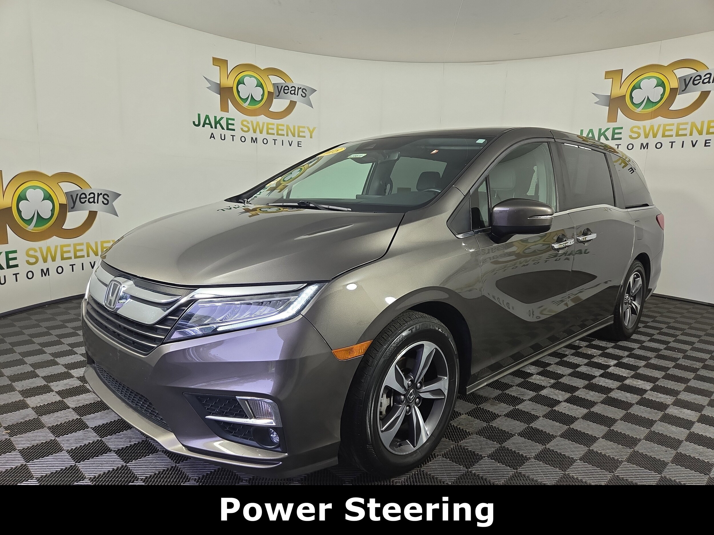 2018 Honda Odyssey Touring photo 2