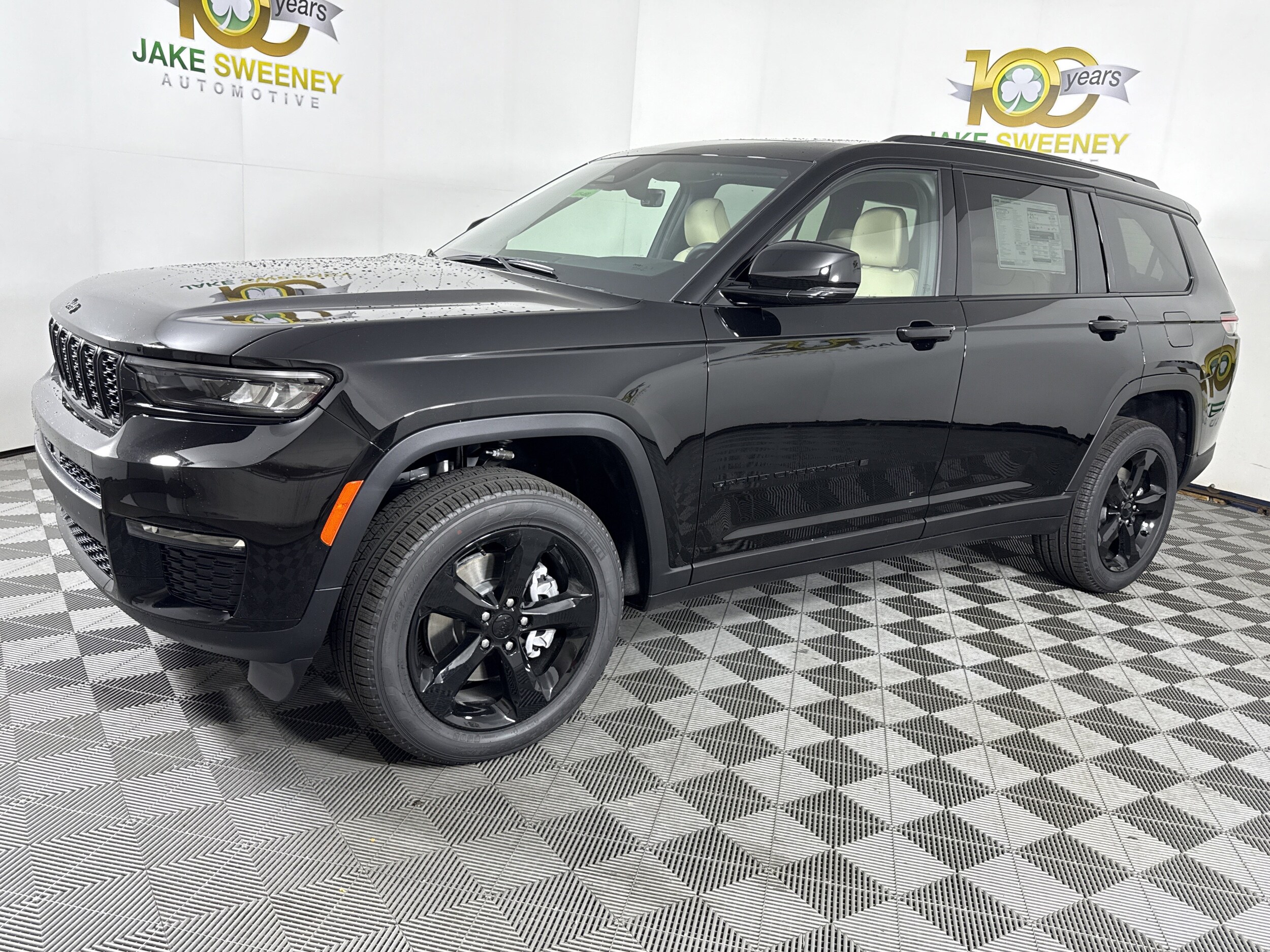 2025 Jeep Grand Cherokee Limited photo 2