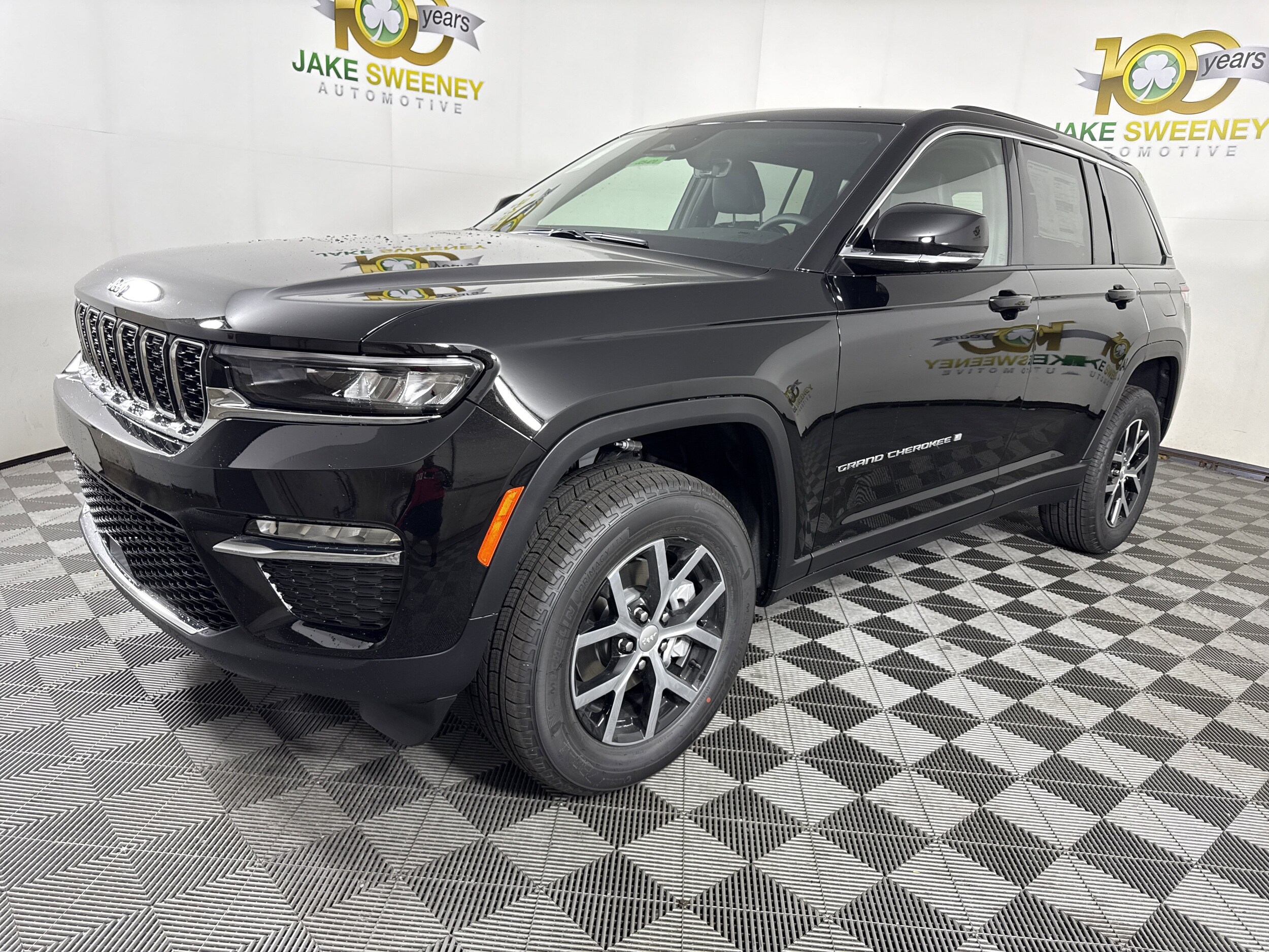 2025 Jeep Grand Cherokee Limited photo 3