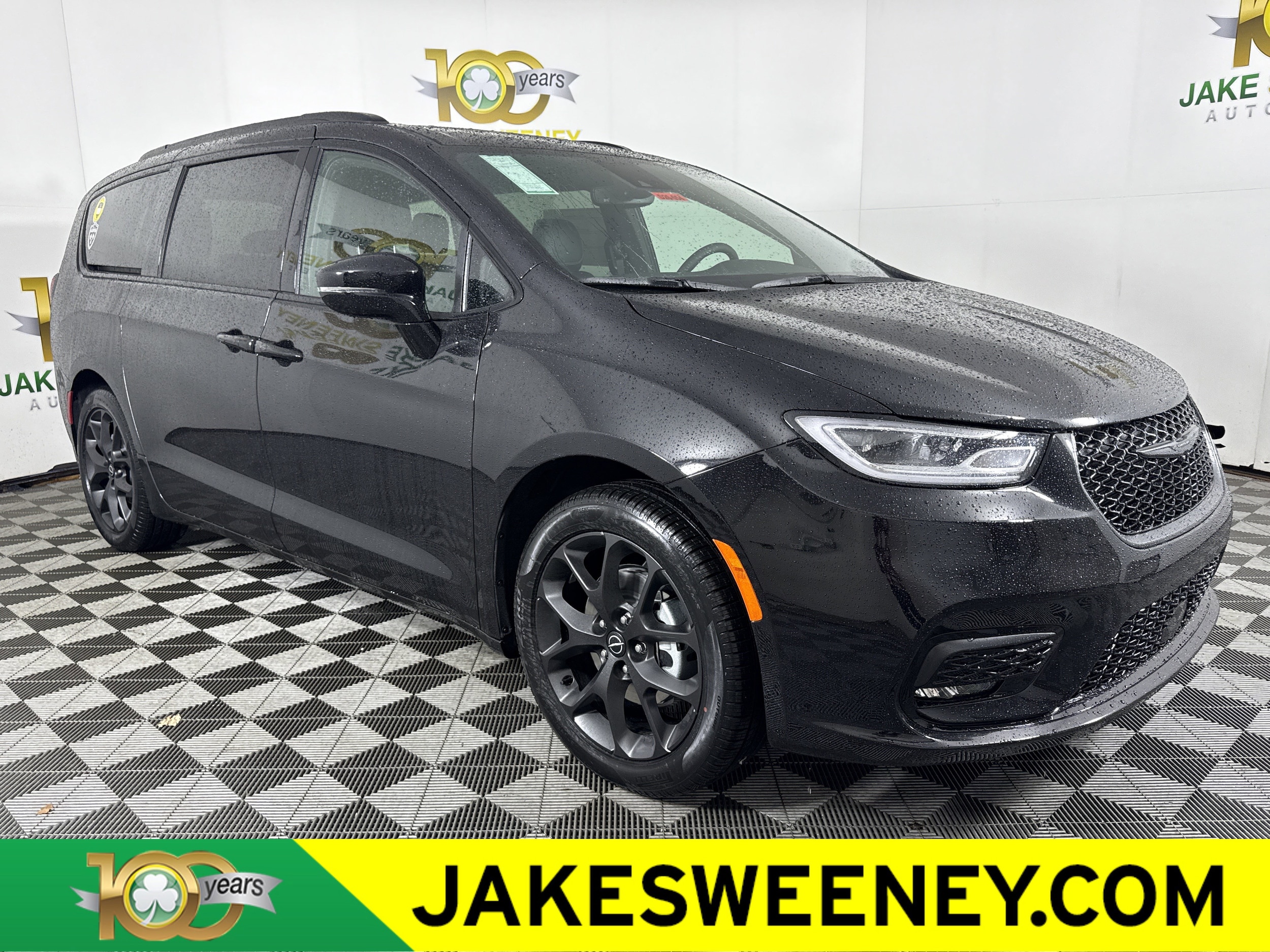 2026 Chrysler Pacifica Select's photo