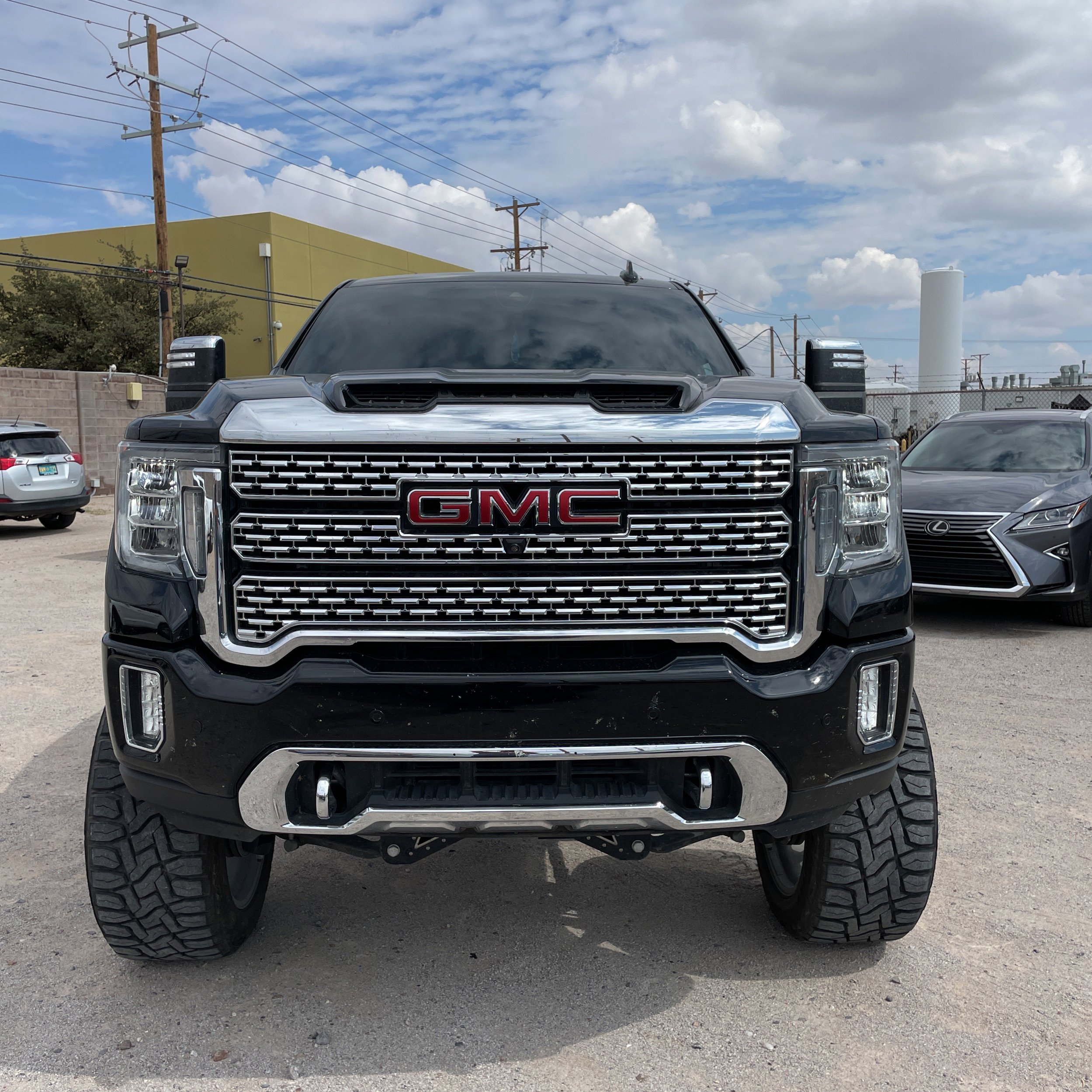 2023 Gmc Sierra HD Denali photo 2