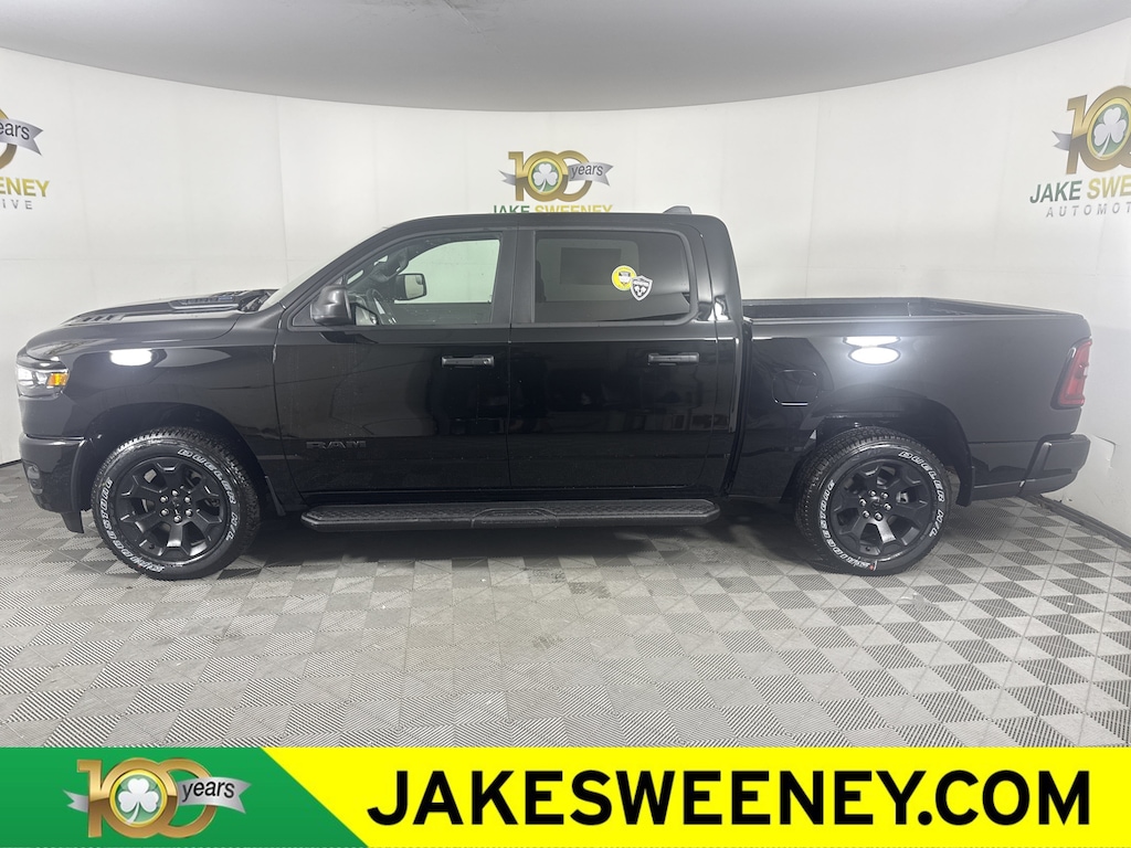 New 2026 Ram 1500 EXPRESS CREW CAB 4X4 5'7 BOX Pickup