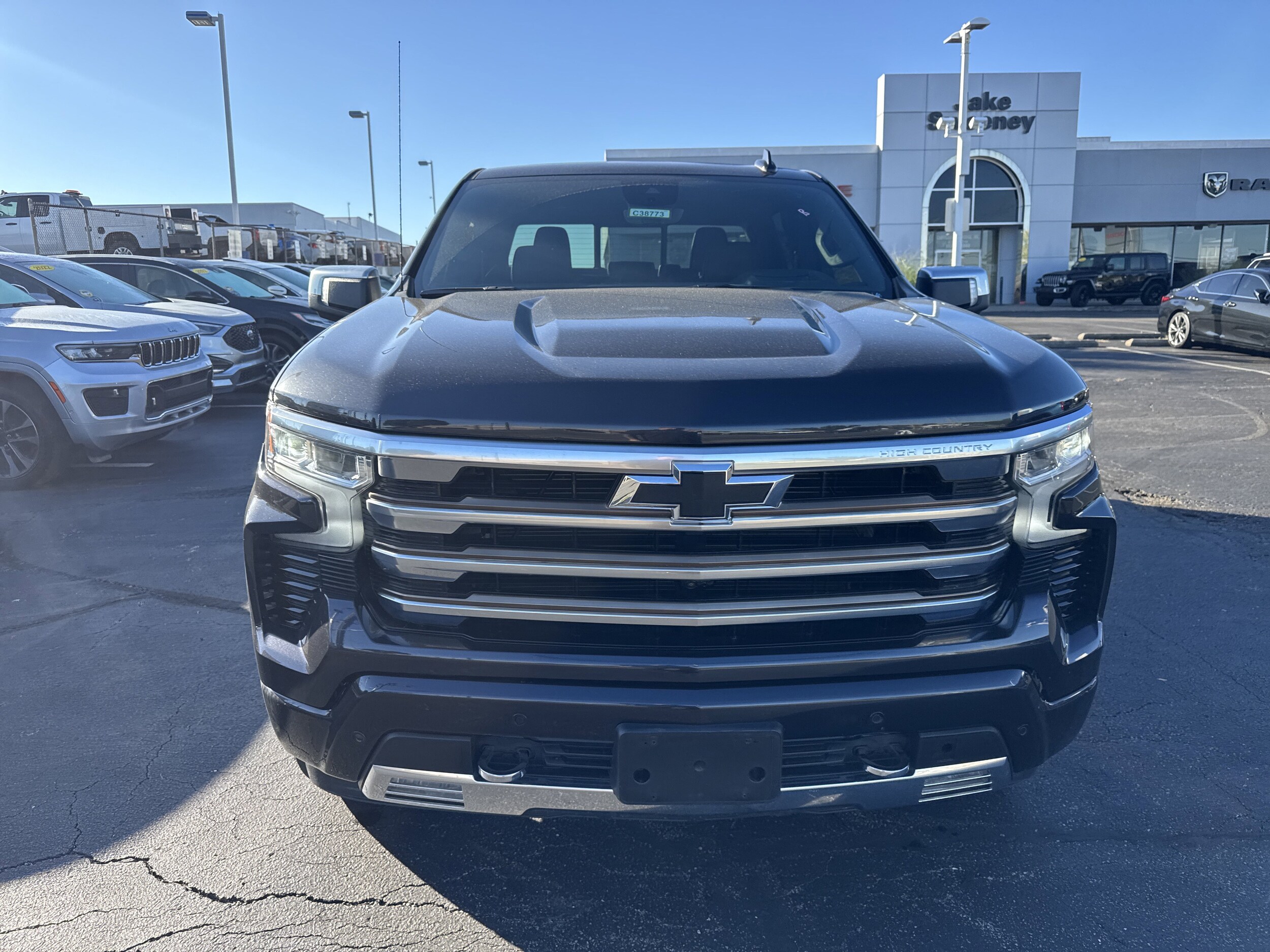 2022 Chevrolet Silverado 1500 High Country photo 2